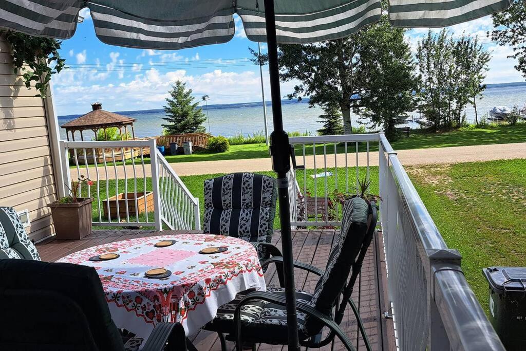 4 Seasons Lakeview Cottage w/ Private Boating Dock