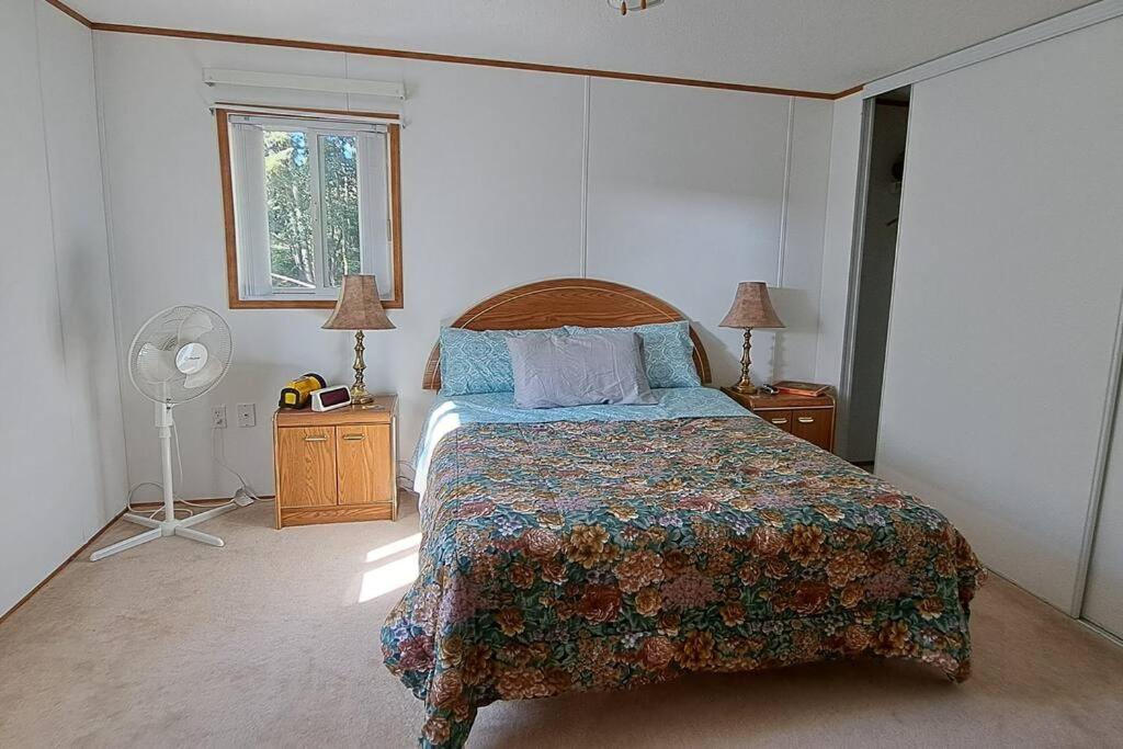 4 Seasons Lakeview Cottage w/ Private Boating Dock