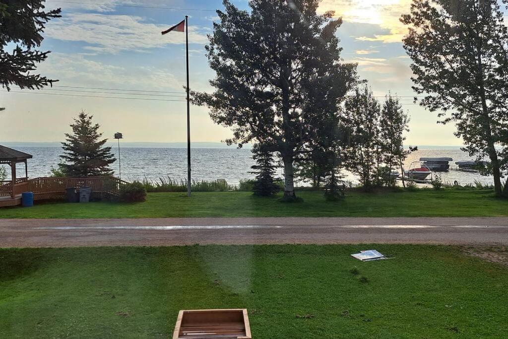 4 Seasons Lakeview Cottage w/ Private Boating Dock