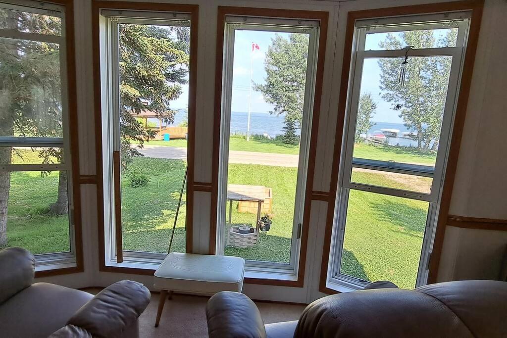 4 Seasons Lakeview Cottage w/ Private Boating Dock