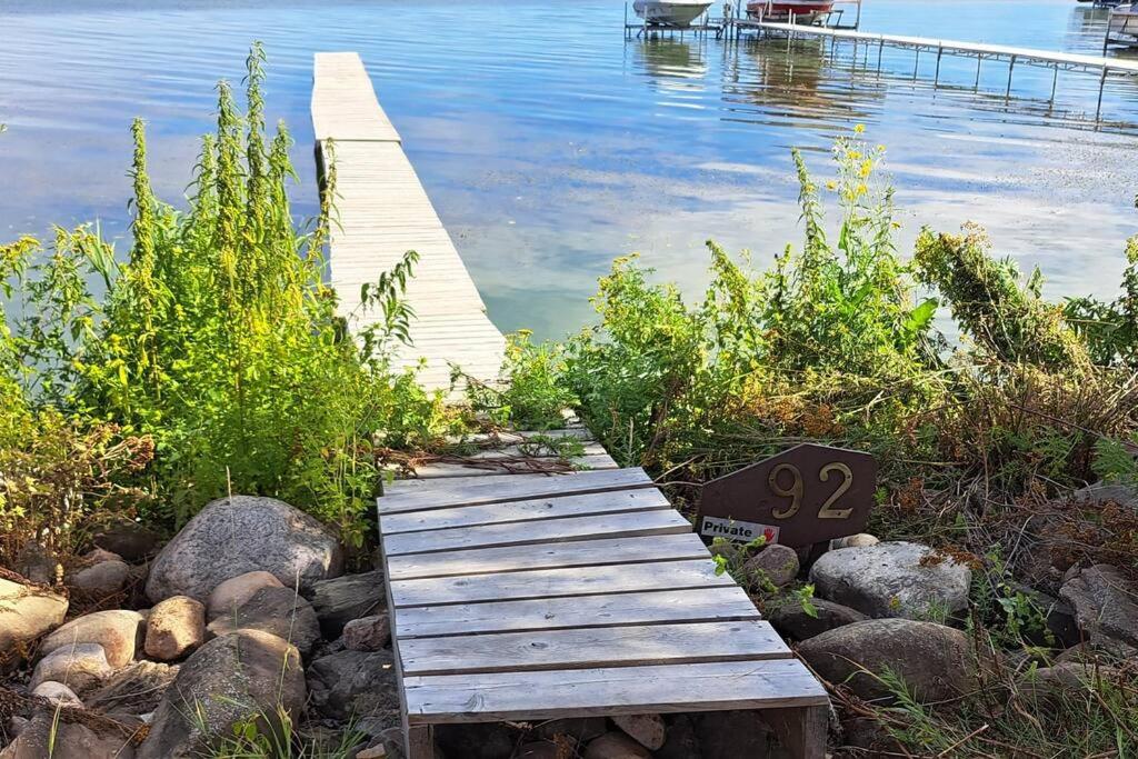 4 Seasons Lakeview Cottage w/ Private Boating Dock
