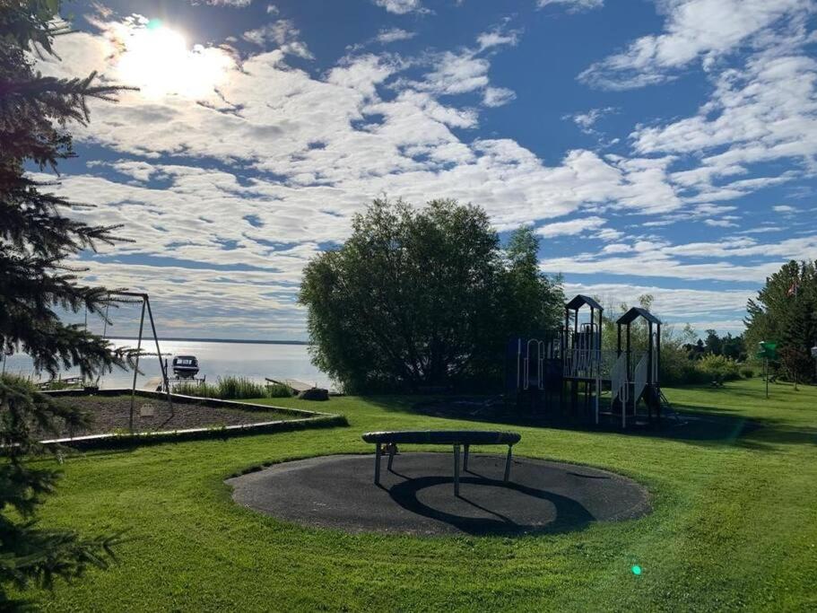 4 Seasons Lakeview Cottage w/ Private Boating Dock