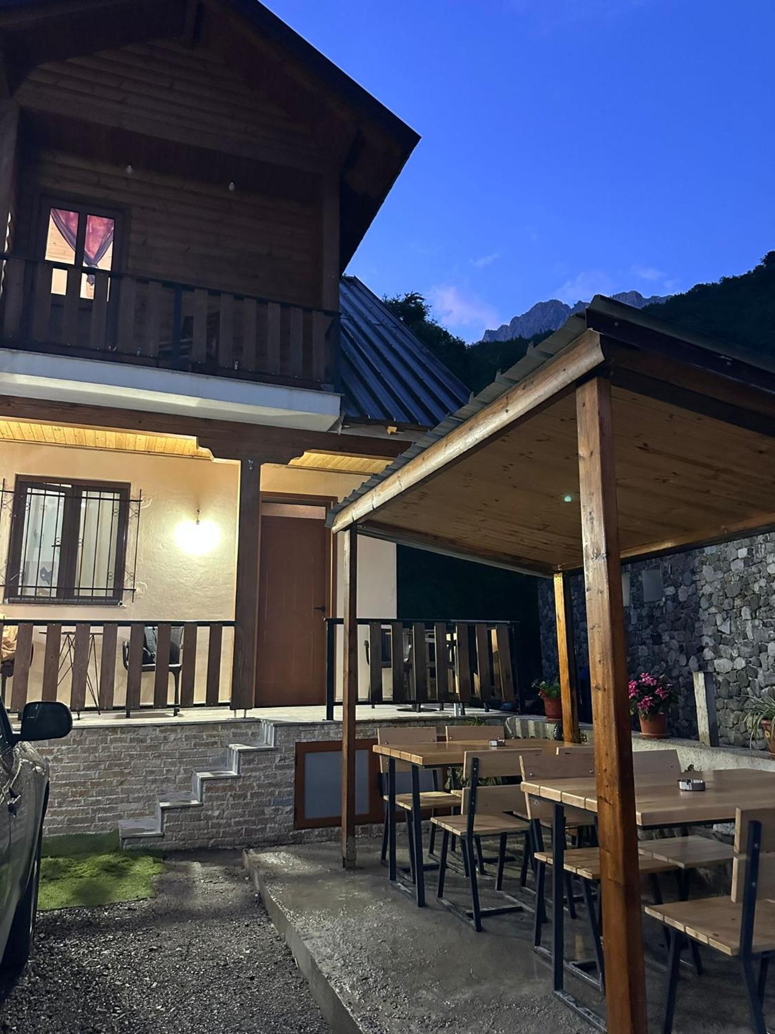 Guest House Shtëpiza Theth
