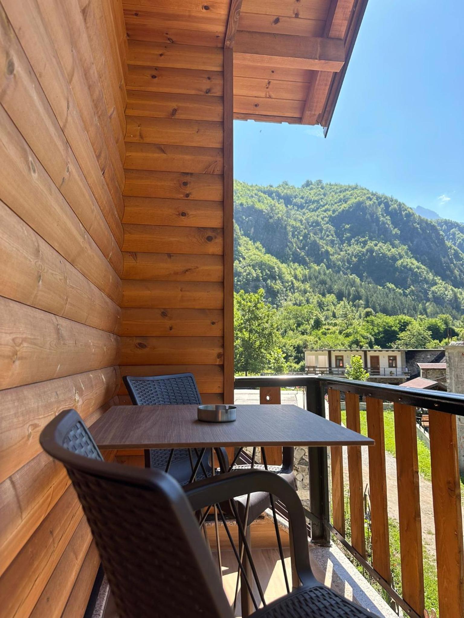 Guest House Shtëpiza Theth