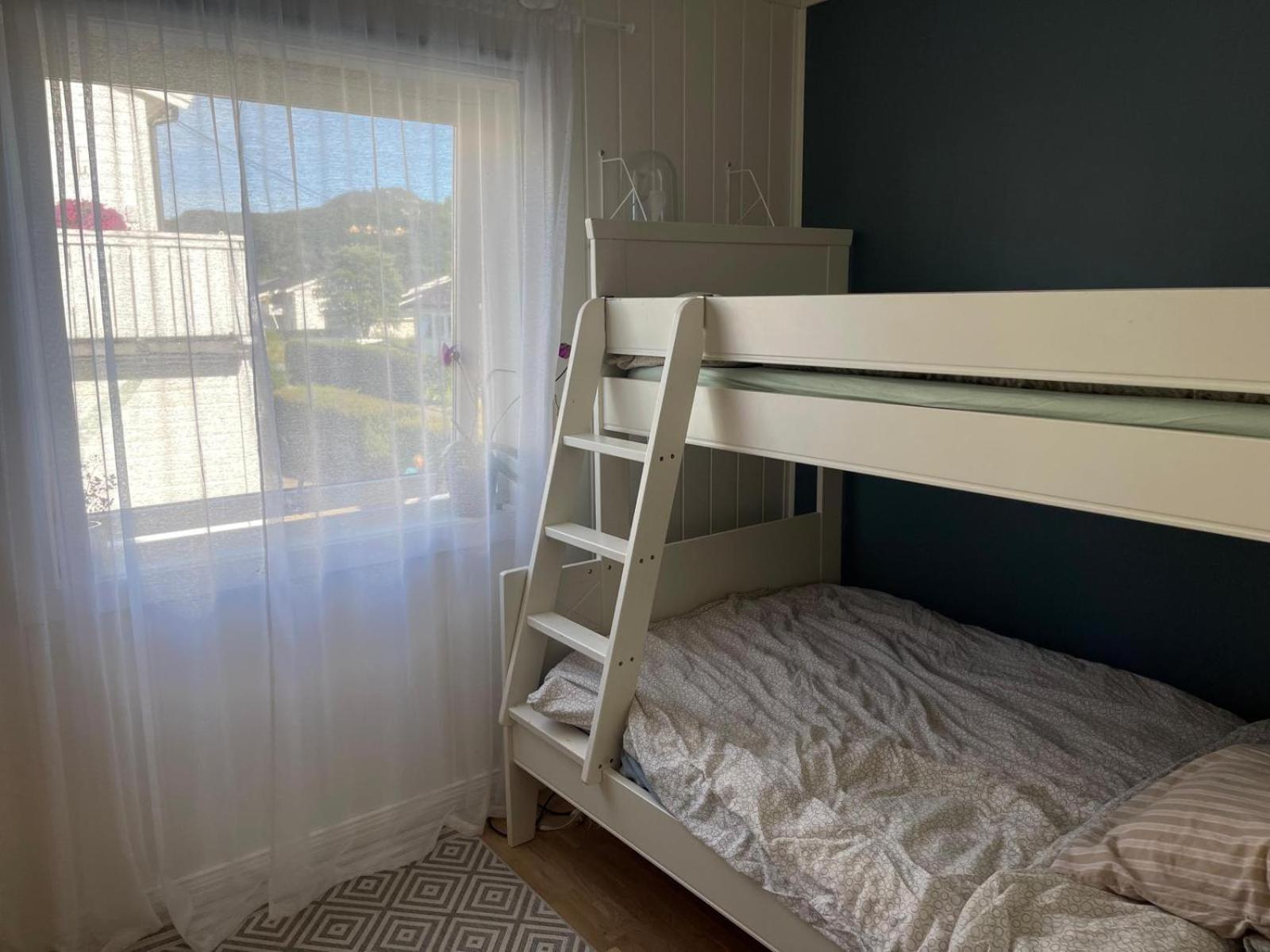 Hus med hage og terasse, ideelt for familier view 2