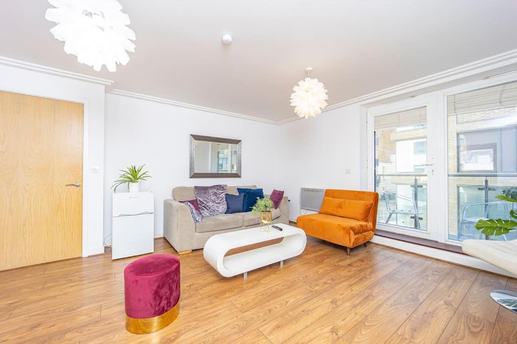FLASH SALE Brighton Train Station 3 Bedrooms Flat BN130SHA