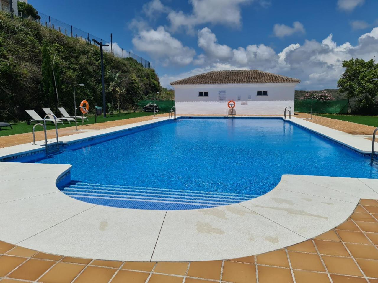 Seaside Serenity - Stylish Apartment with Spectacular Views