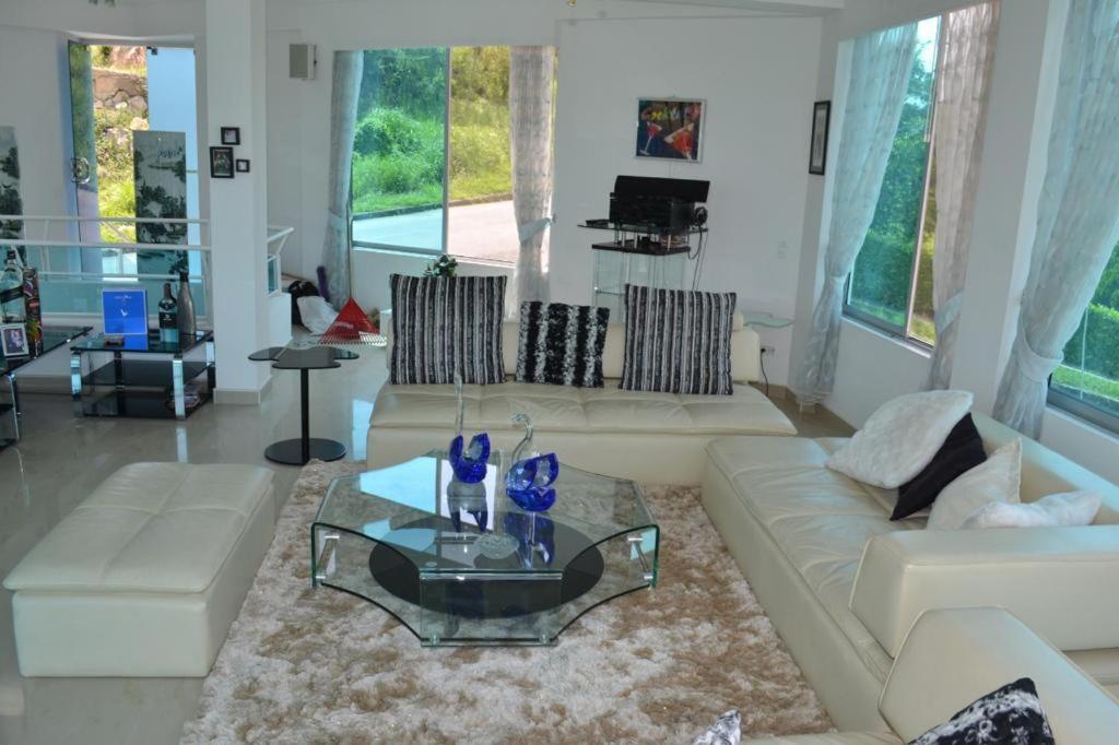 Casa campestre condominio la estancia, en Melgar piscina privada