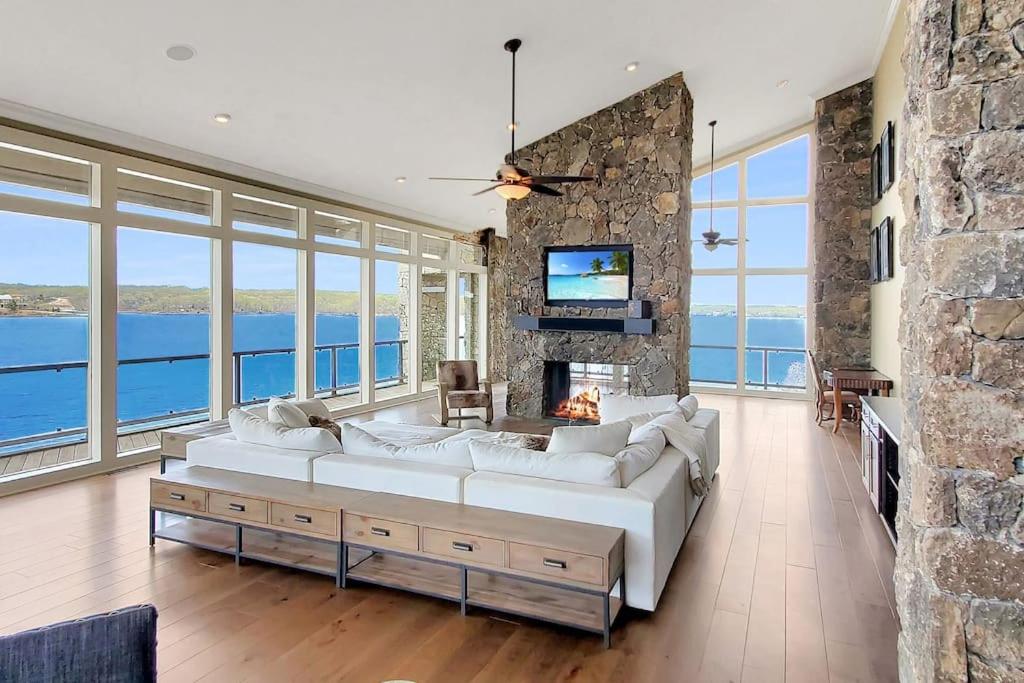Iconic Glass Mansion - Huge Views - Best Location view 5