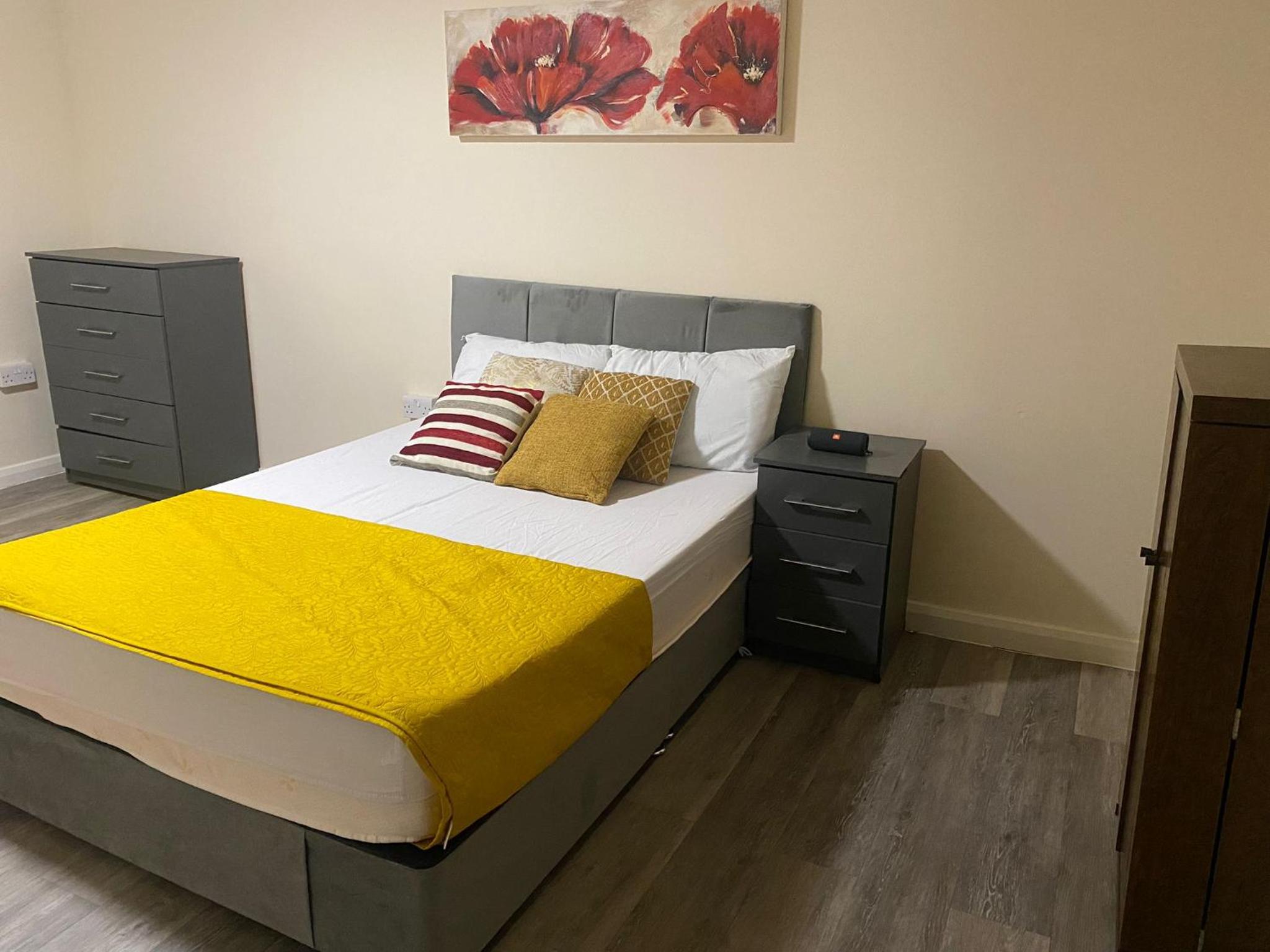 SEV Studio Apartment, Castleford