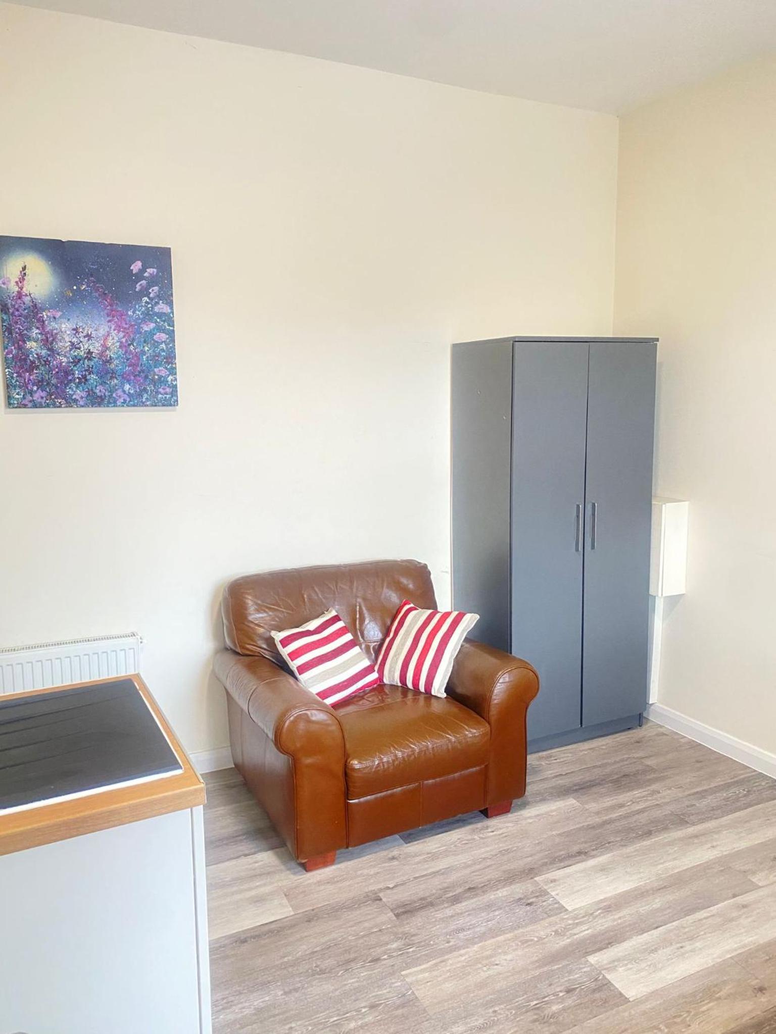 SEV Studio Apartment, Castleford