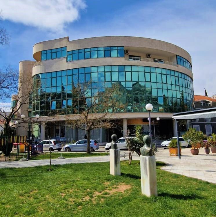 Lux Apartments