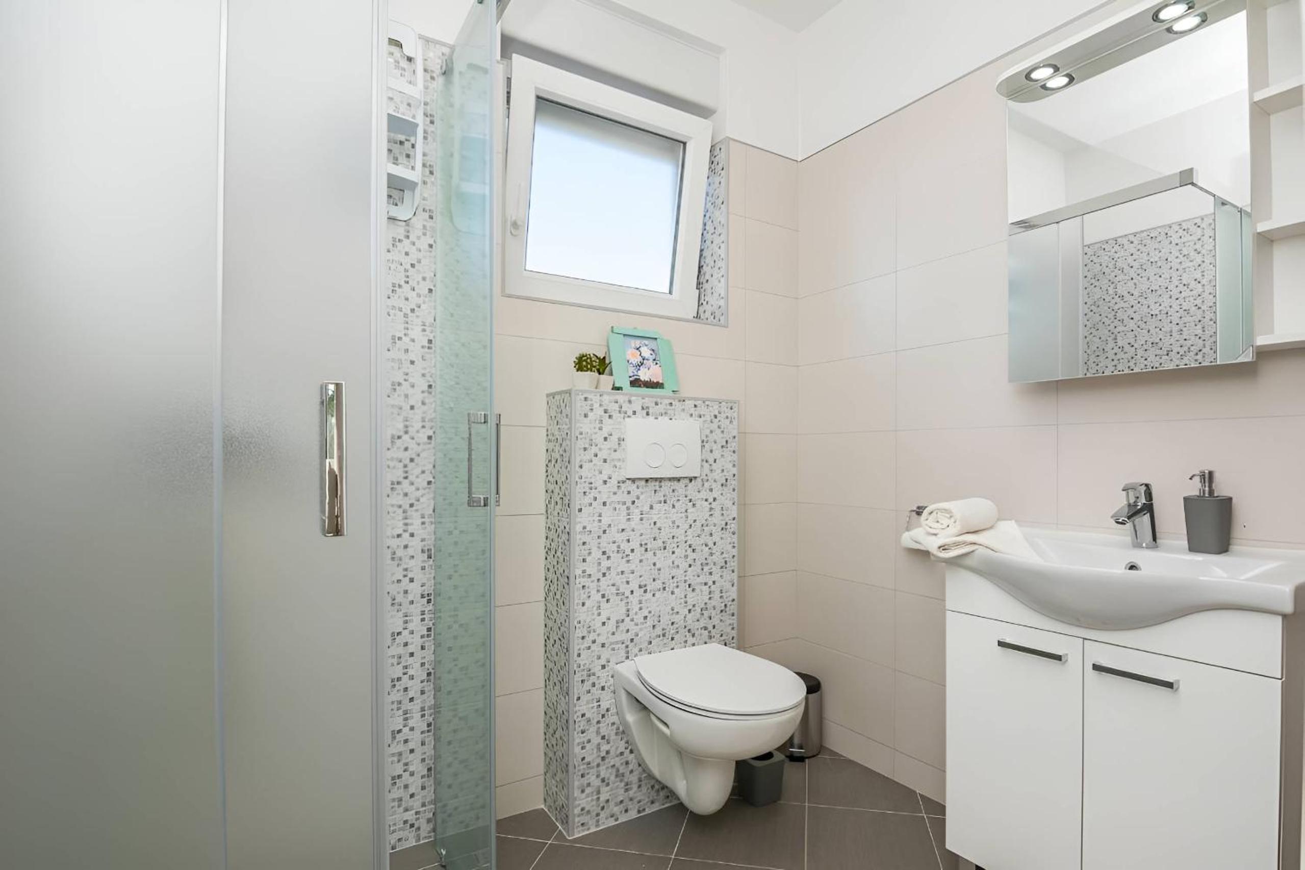 Spacious apartments with pool, Pakoštane view 4