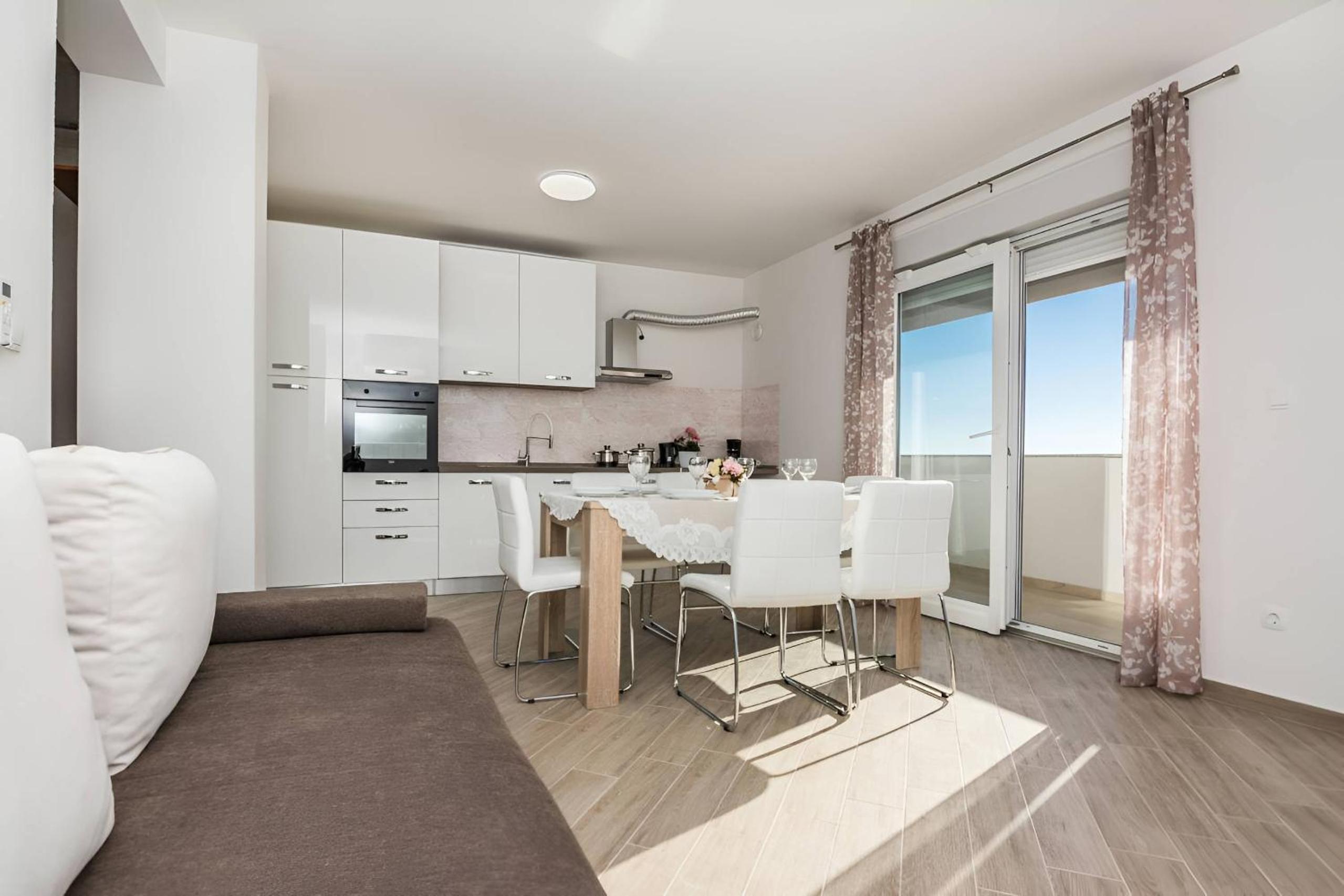 Spacious apartments with pool, Pakoštane view 5