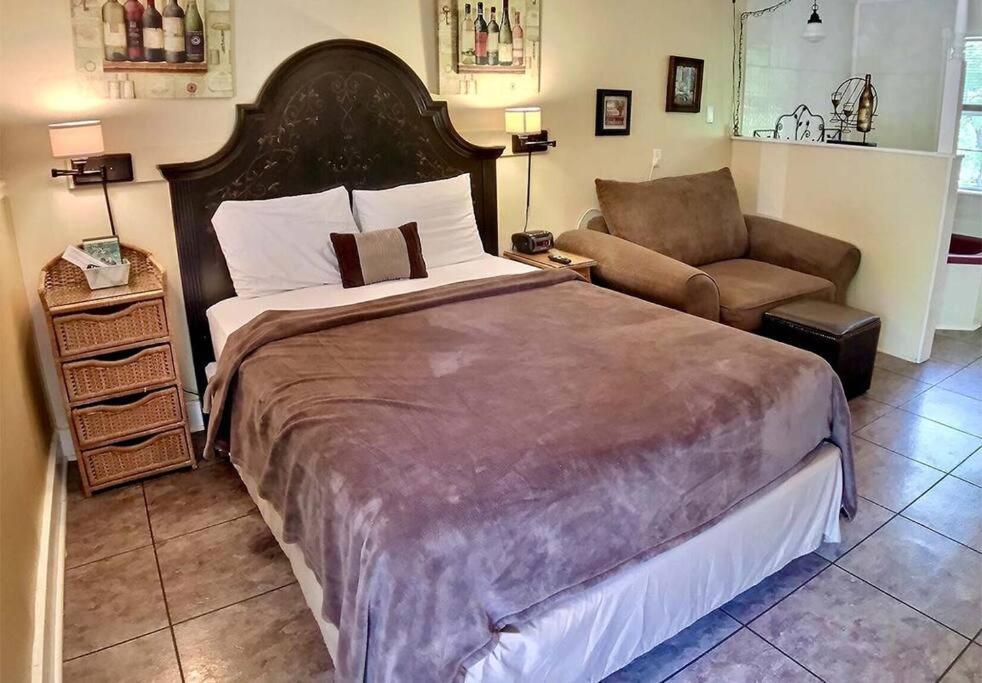 Hotel Napa Rock Cottage/ #7 Oak Crest