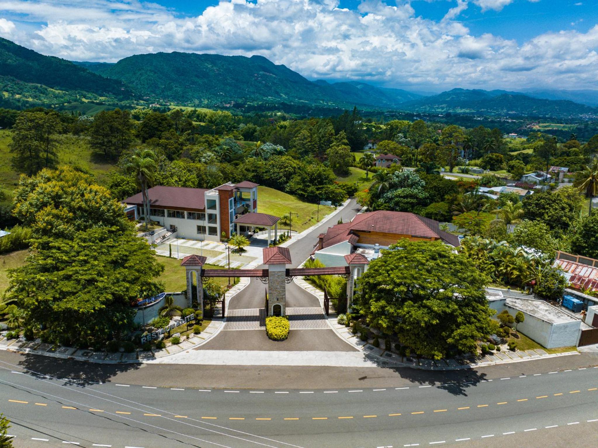 Vista del Campo Country Club & Villas view 3