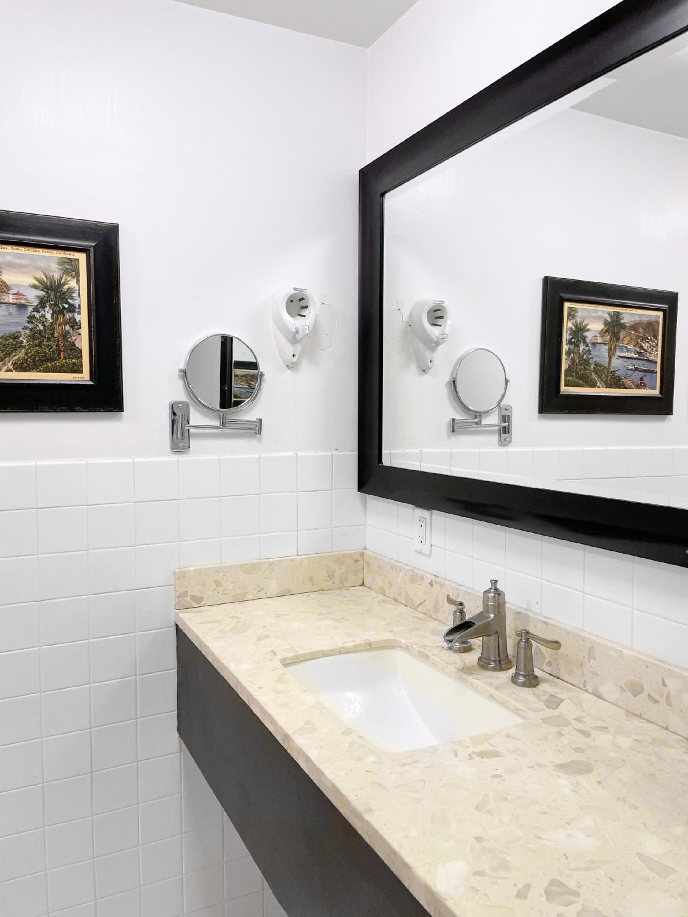 Catalina Courtyard Suites
