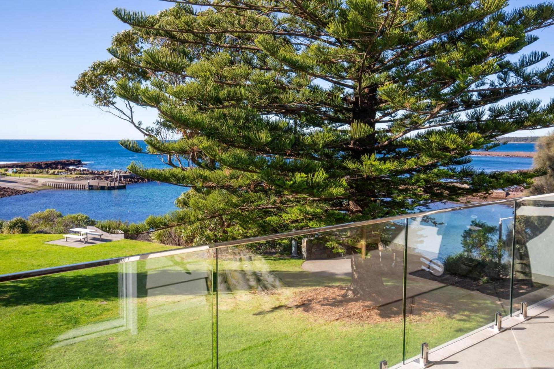 LegaSea Lodge - Pet Friendly Beachfront with Plunge Pool