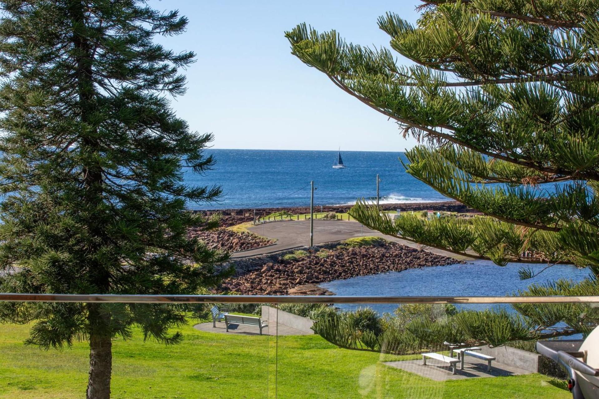LegaSea Lodge - Pet Friendly Beachfront with Plunge Pool