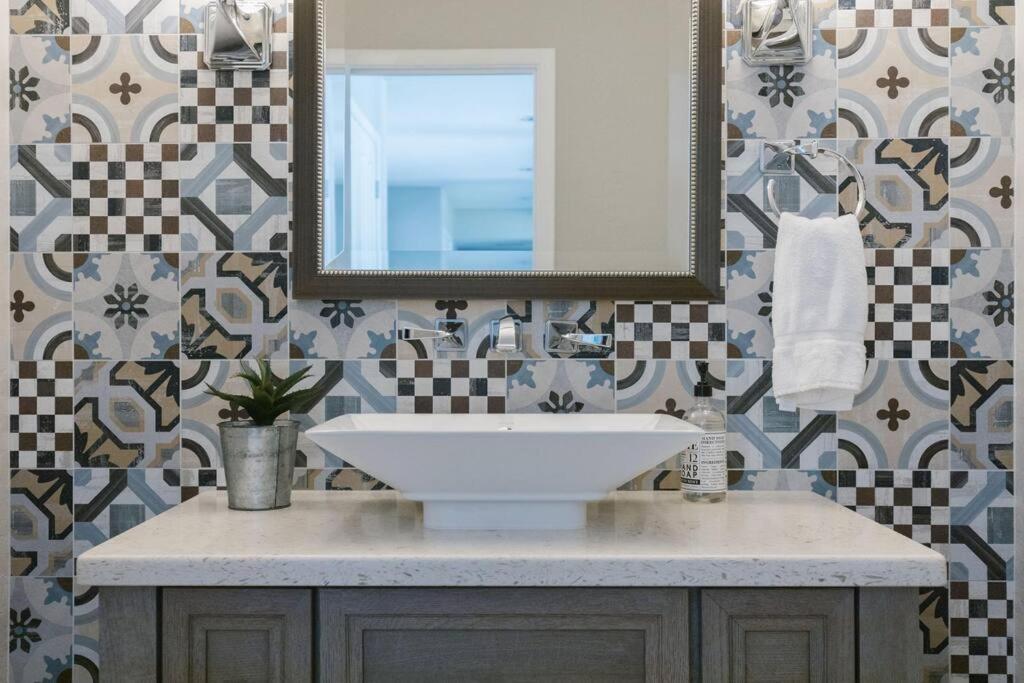 Spacious Home in Moon Valley- Heated Pool & Spa view 5