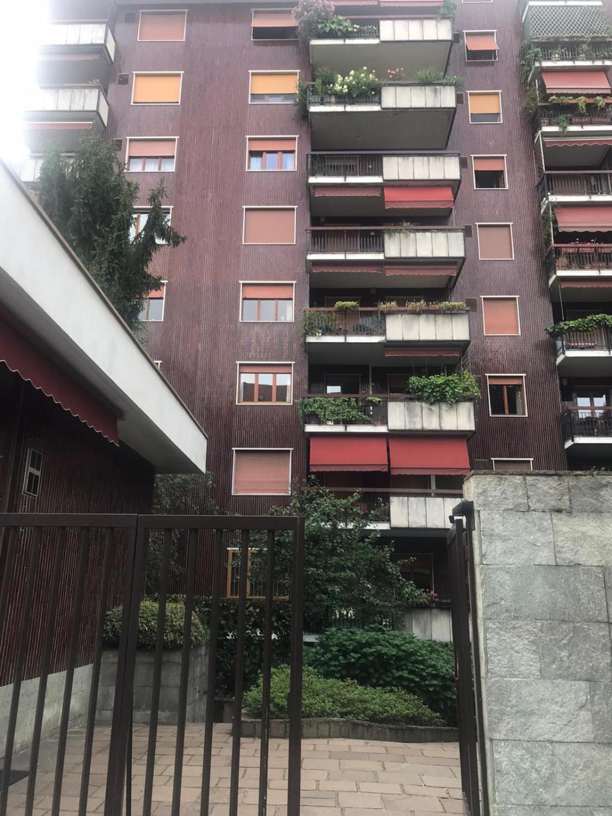 BWR - Appartamenti in zona Sempione-Tre torri, via Alberti