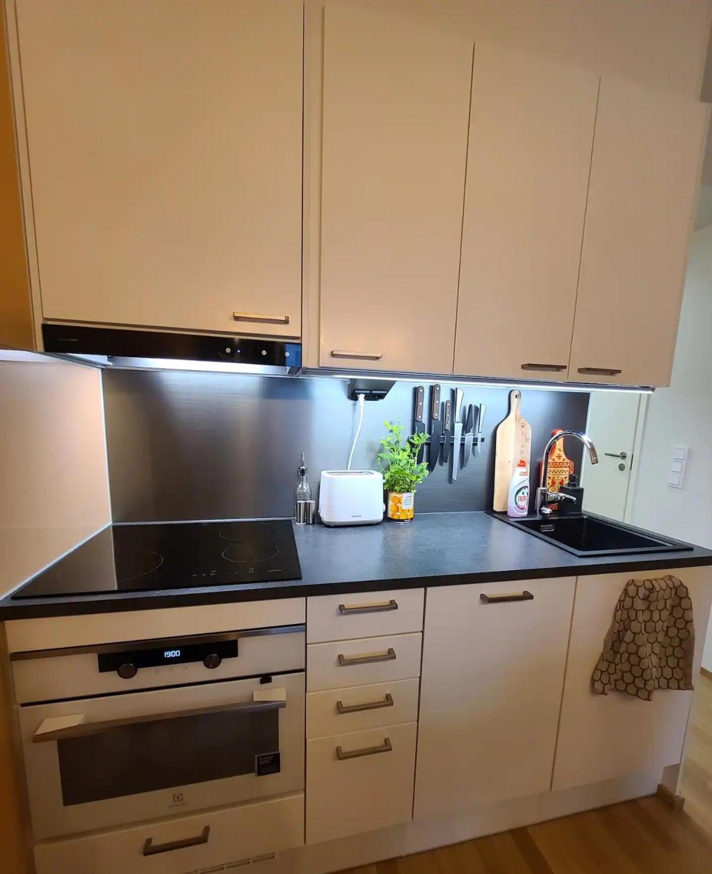 Cosy apartment with a relaxing sauna and a balcony view 5