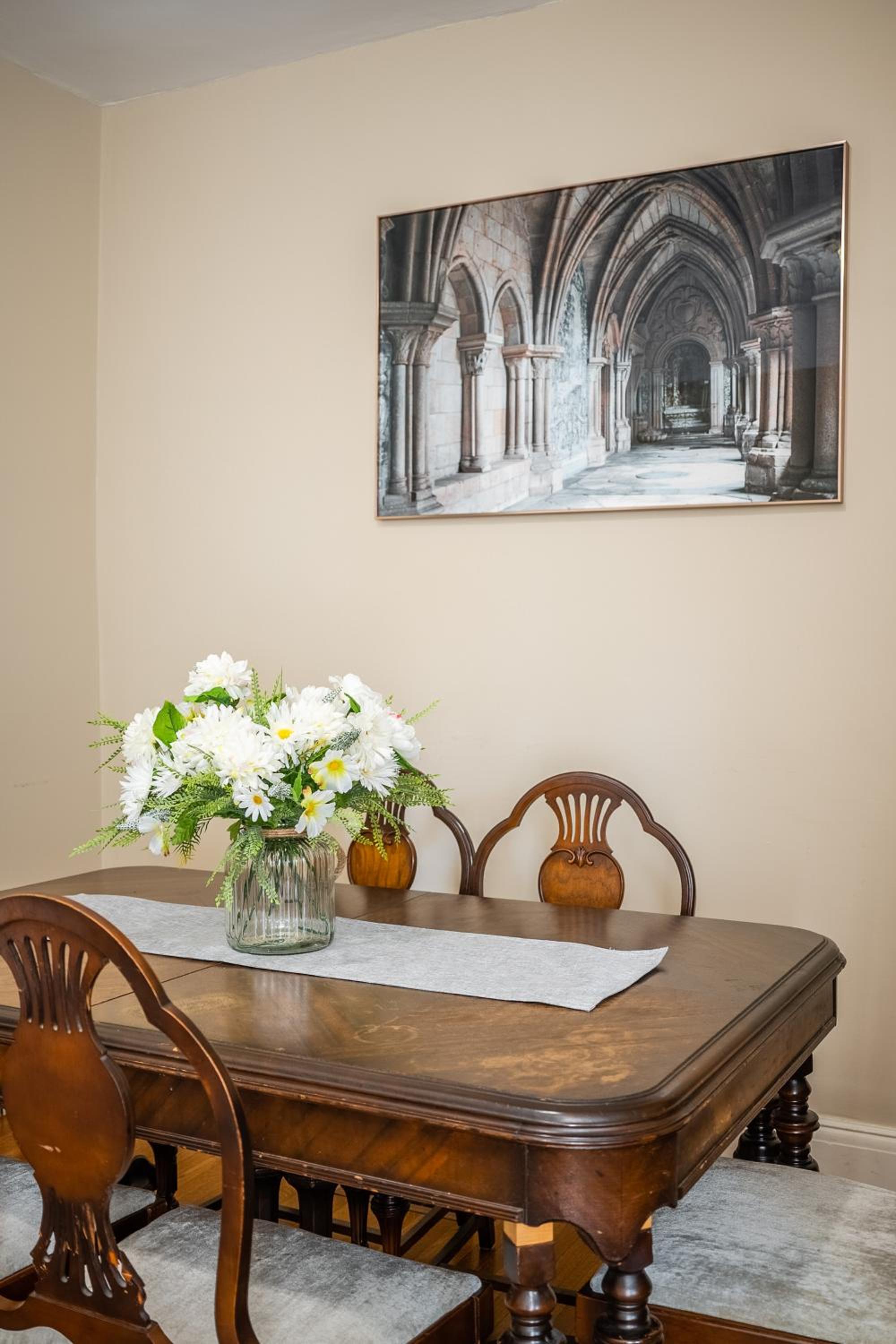 Cozy 5 Bedroom House in Downtown Toronto by GLOBALSTAY photo 3