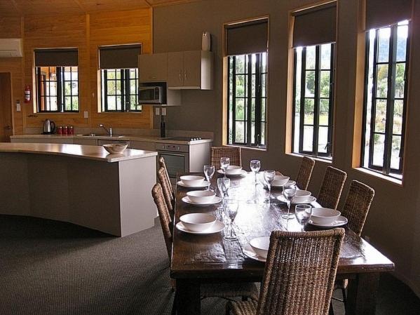 Mangawhero - Modern Yurt Style Chalet, Ohakune view 4