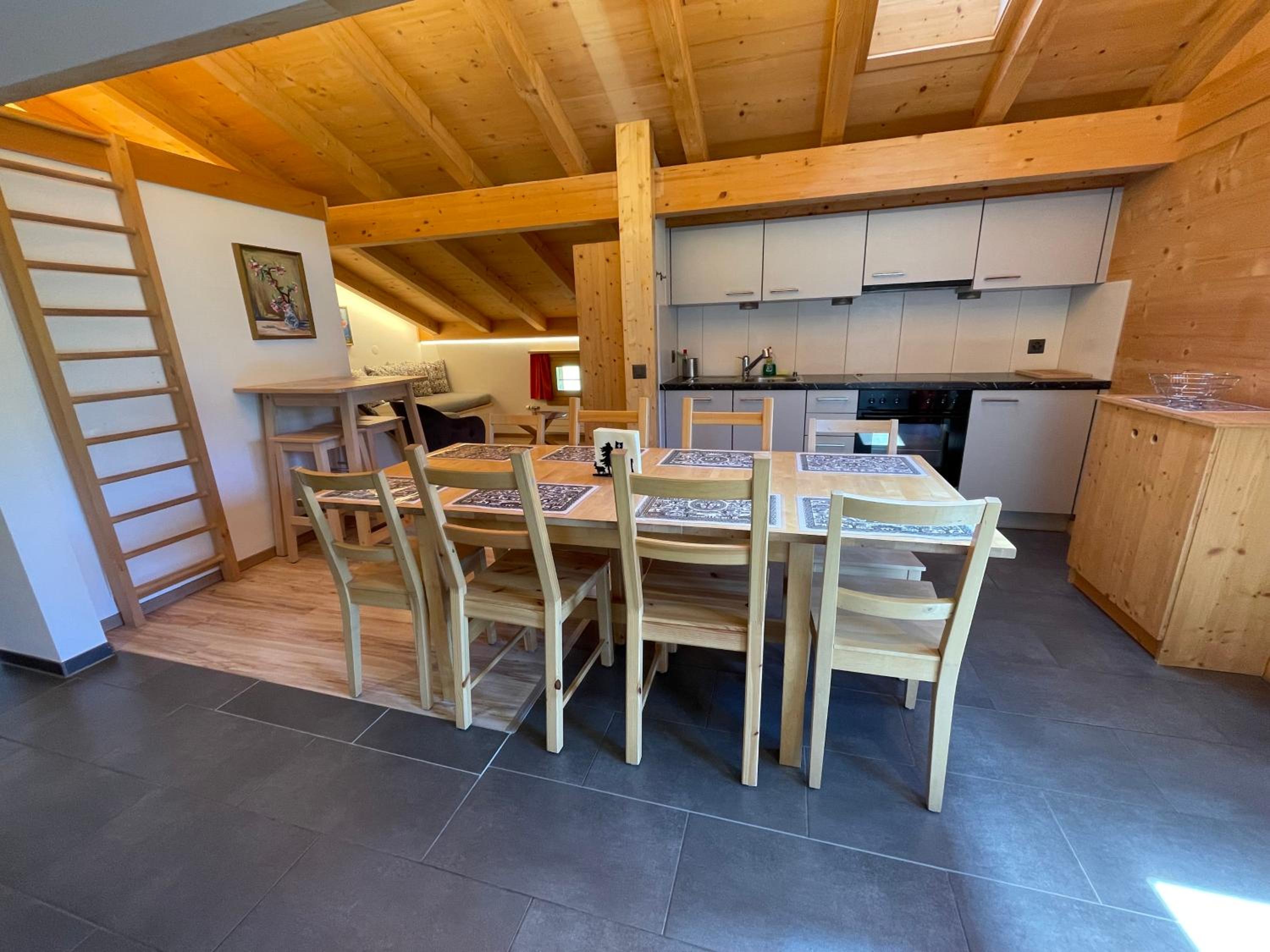 Alpenchalet Weidhaus Gstaad - Dachwohnung - Studio - Stockbettzimmer