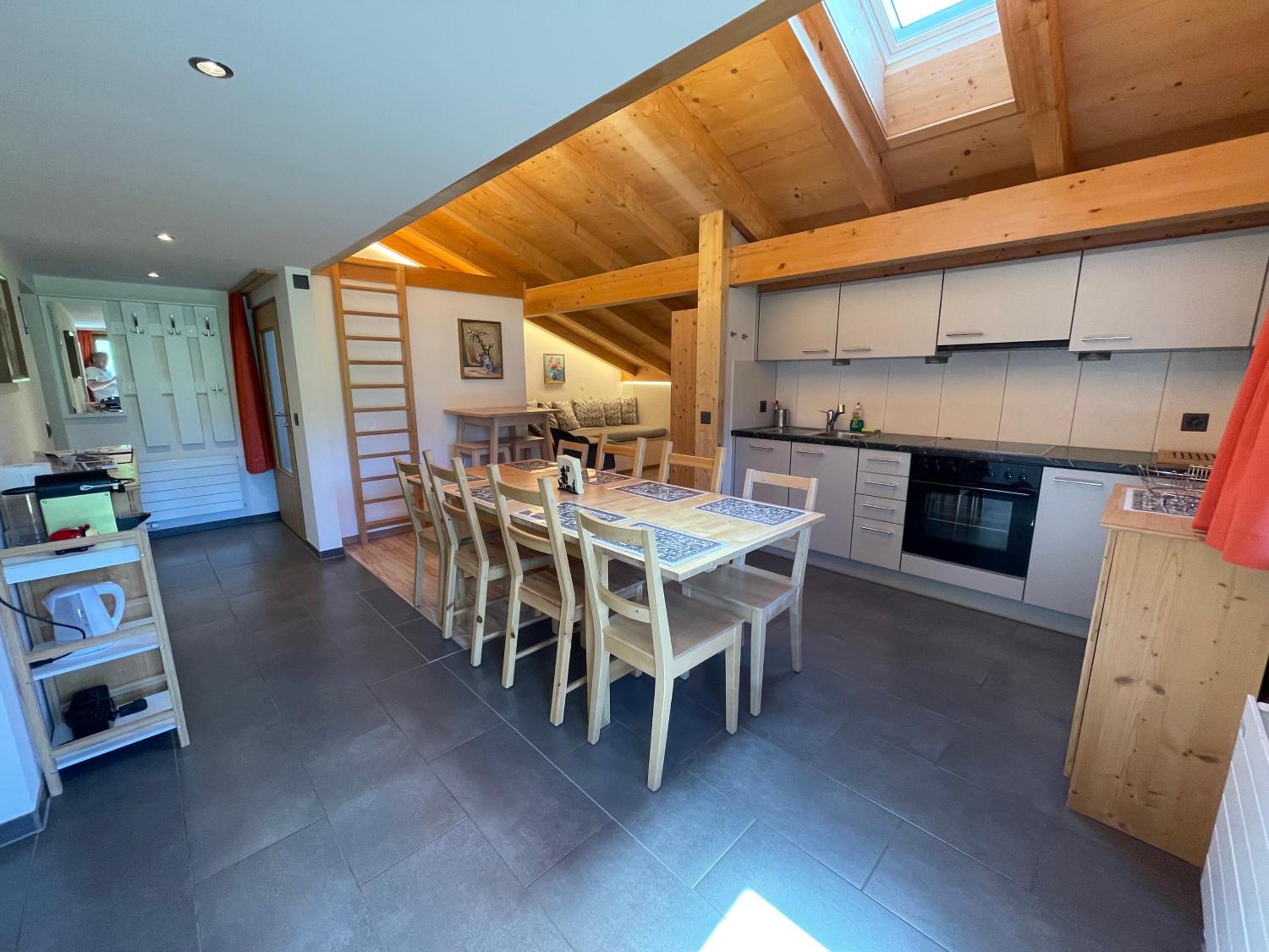 Alpenchalet Weidhaus Gstaad - Dachwohnung - Studio - Stockbettzimmer