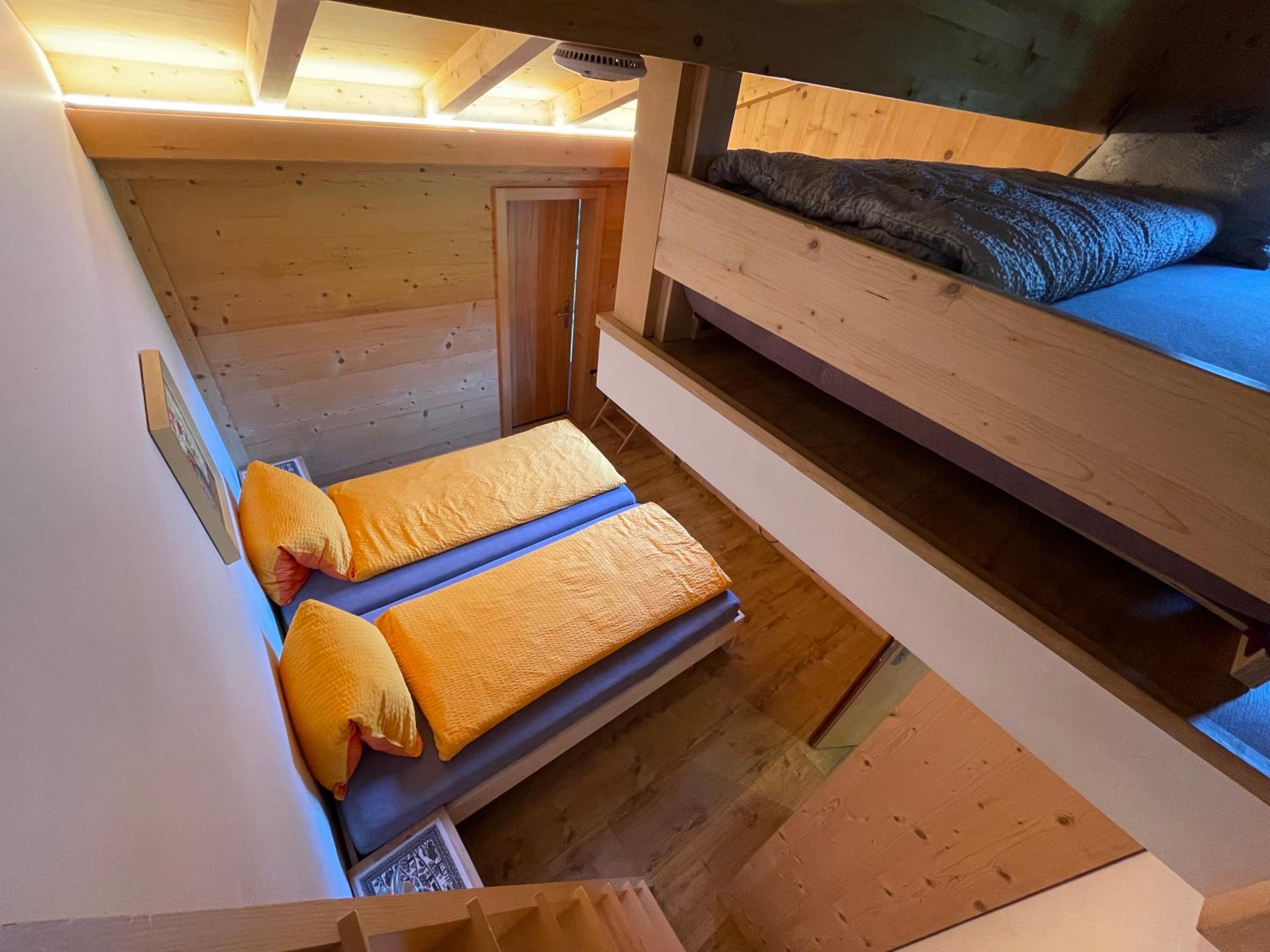 Alpenchalet Weidhaus Gstaad - Dachwohnung - Studio - Stockbettzimmer