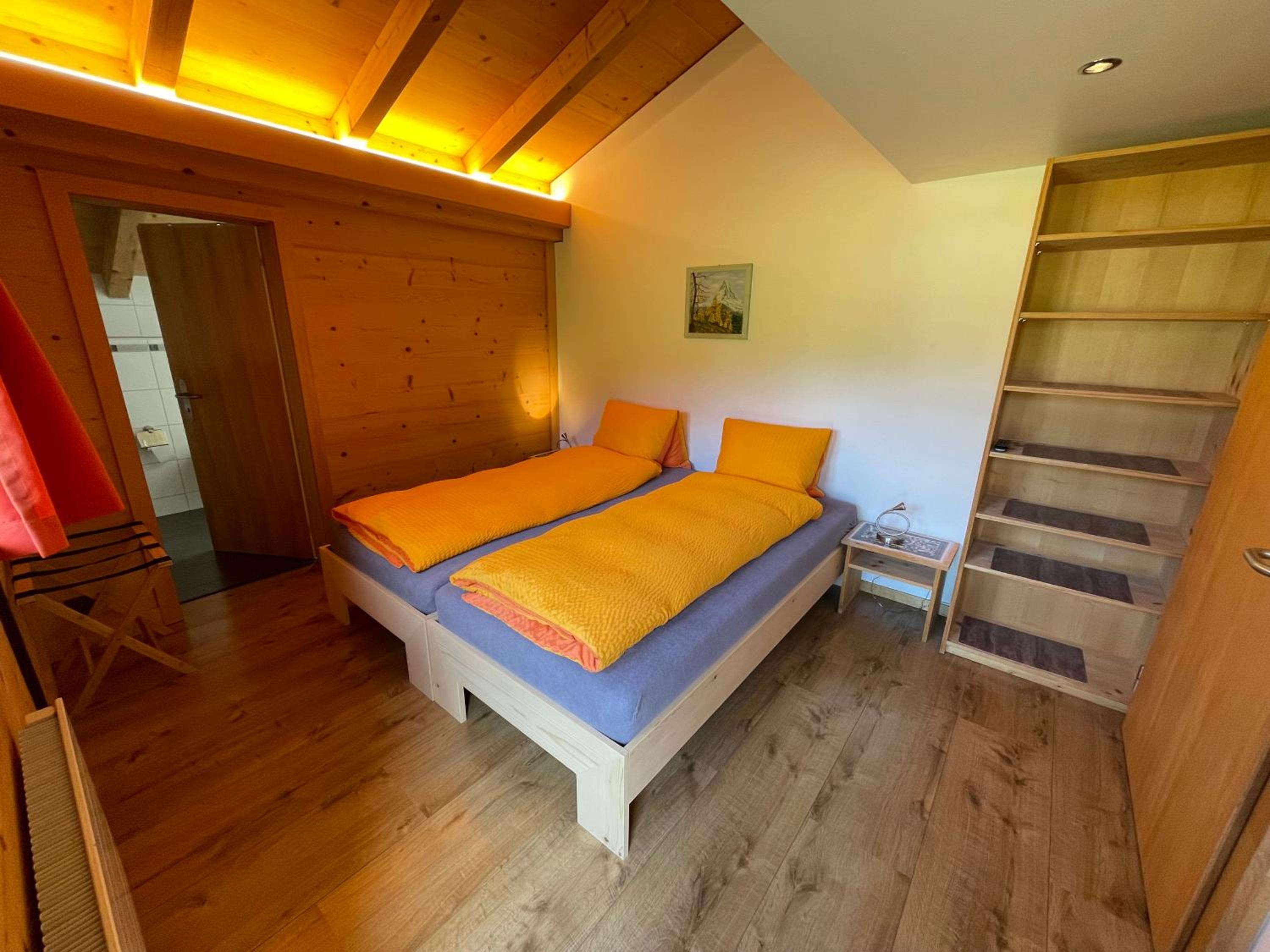 Alpenchalet Weidhaus Gstaad - Dachwohnung - Studio - Stockbettzimmer