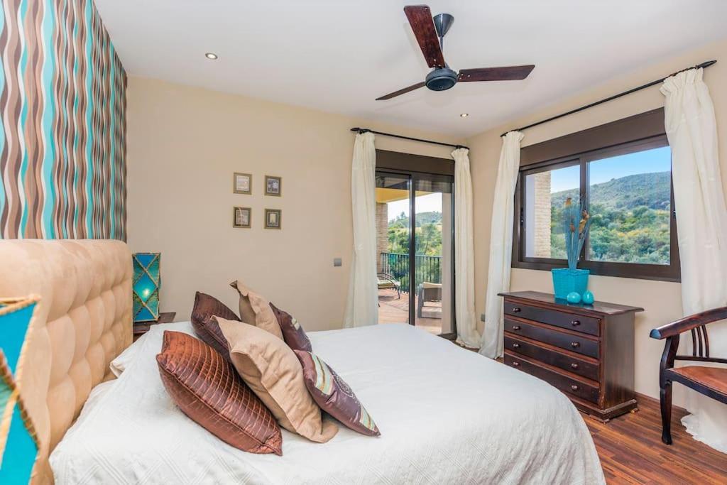 Peaceful 3 Bedroom Villa with Infinity Pool Estepona Marbella