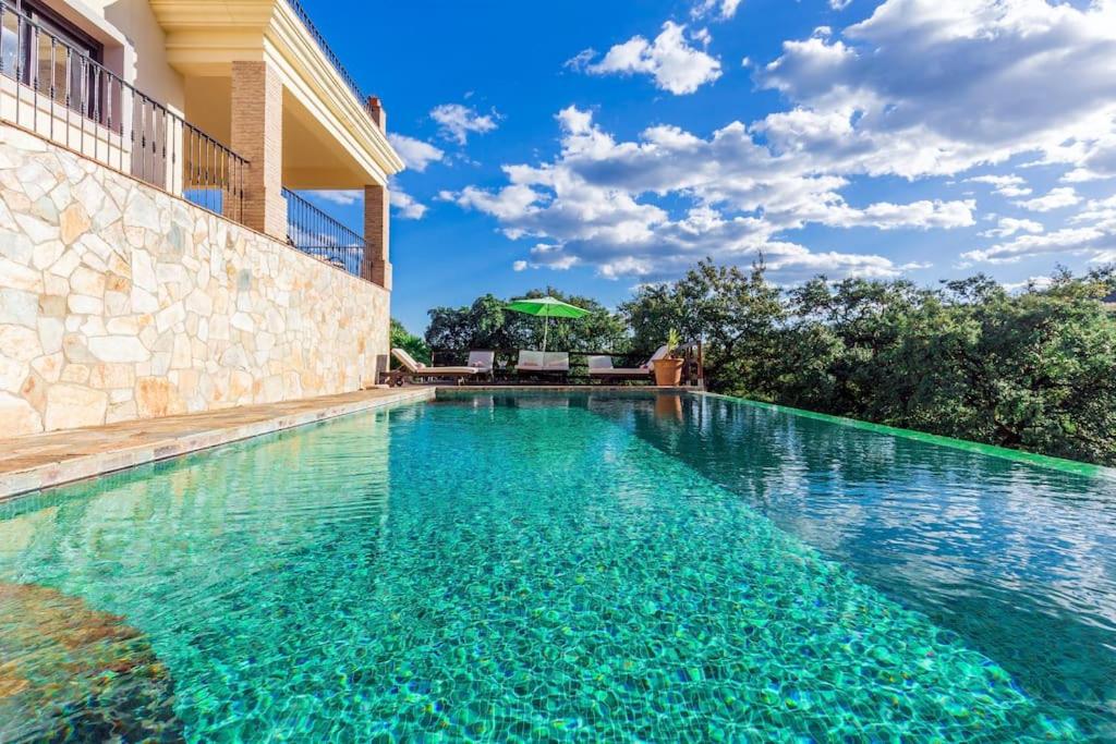 Peaceful 3 Bedroom Villa with Infinity Pool Estepona Marbella