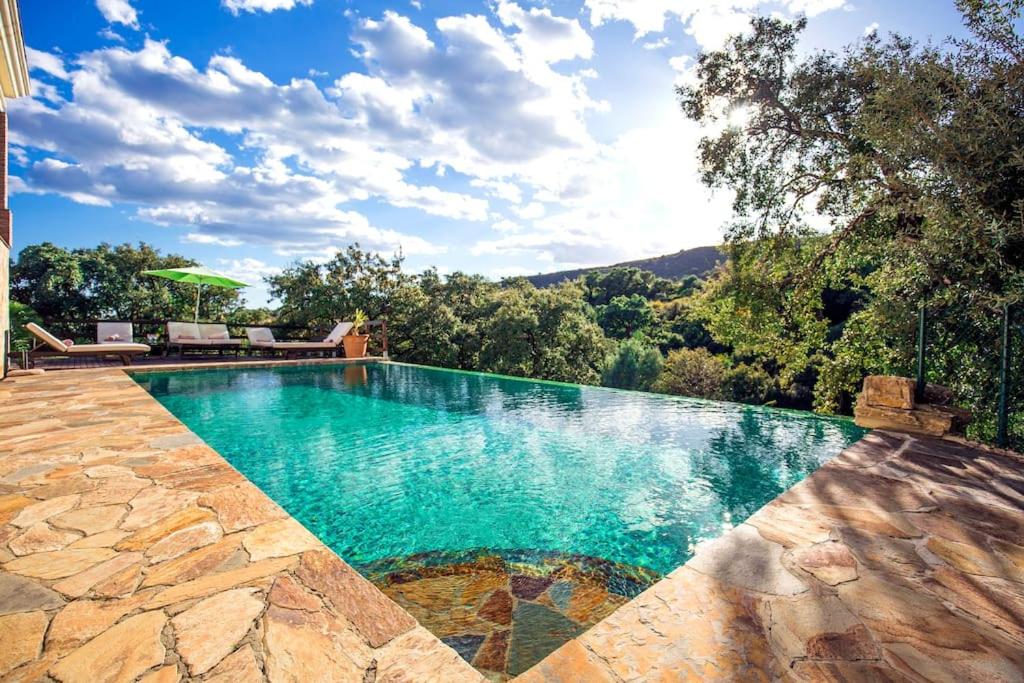 Peaceful 3 Bedroom Villa with Infinity Pool Estepona Marbella