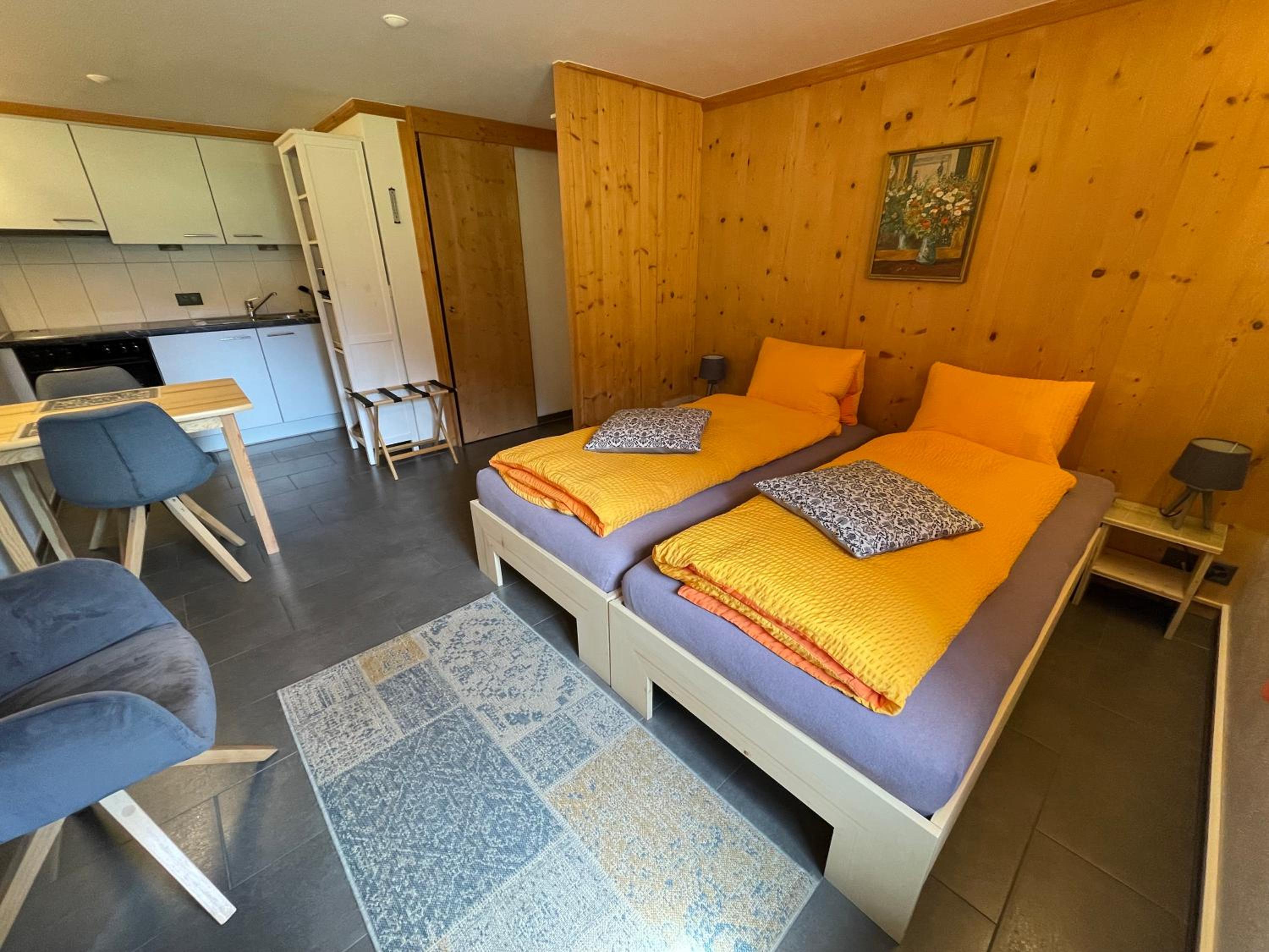Alpenchalet Weidhaus Gstaad - Dachwohnung - Studio - Stockbettzimmer