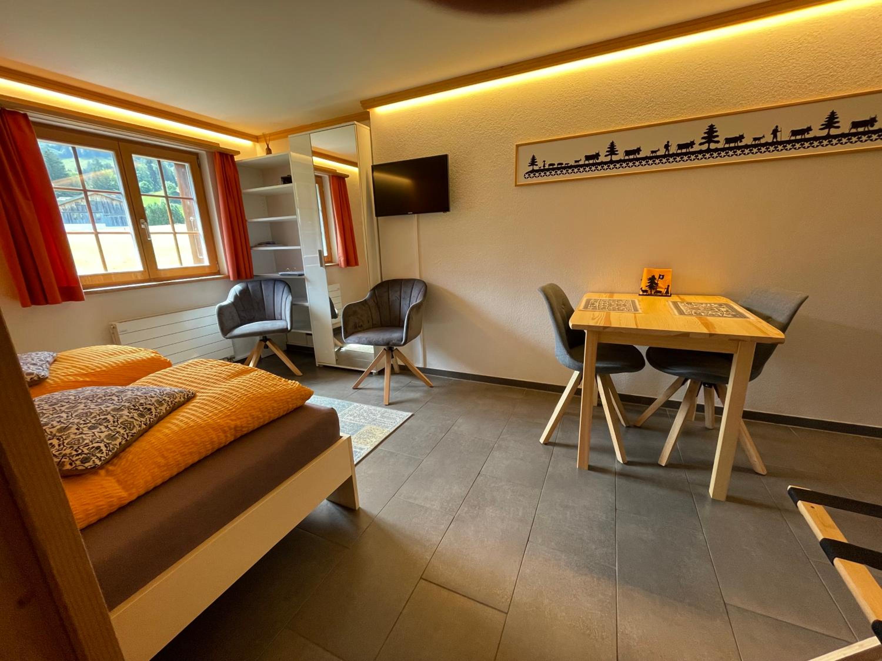 Alpenchalet Weidhaus Gstaad - Dachwohnung - Studio - Stockbettzimmer