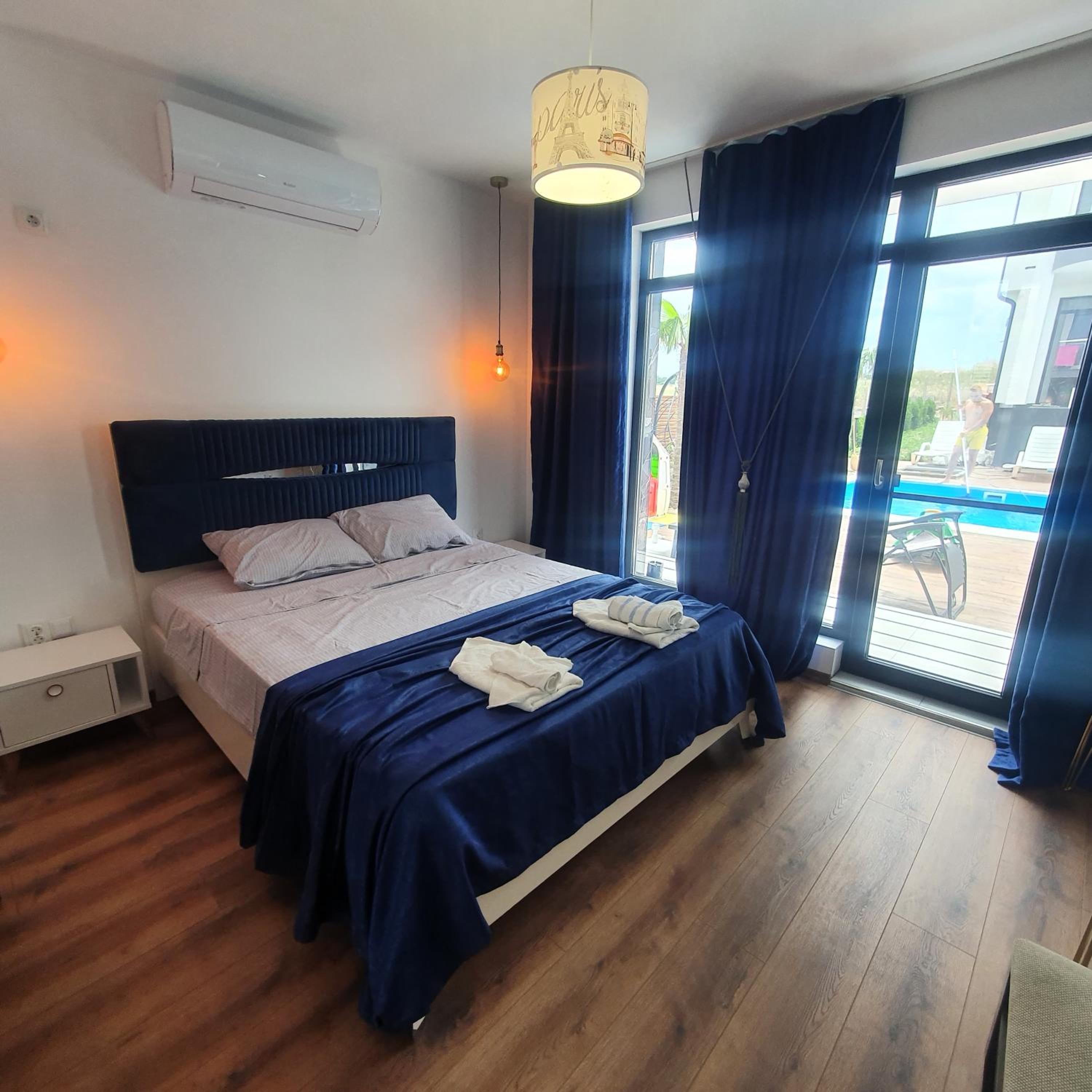 Captain Niko Apartments