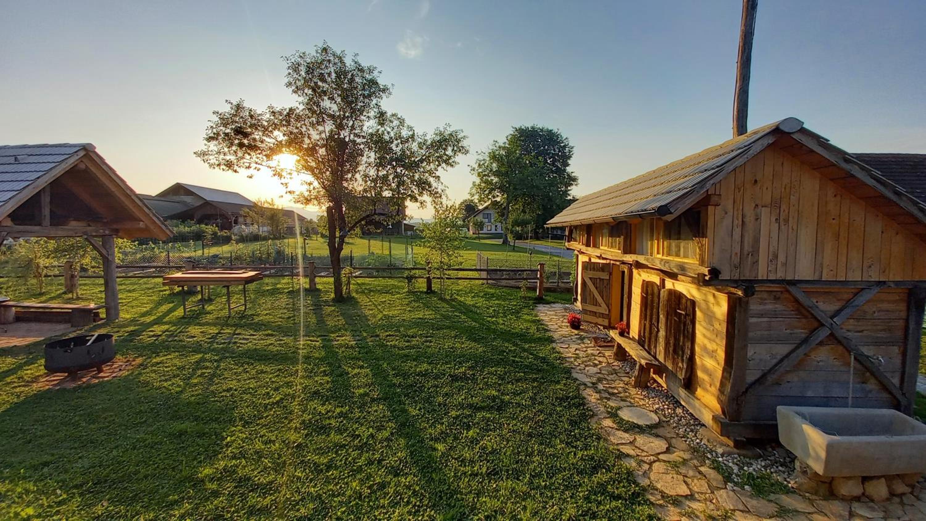 Pig barn - Svinjaki view 4