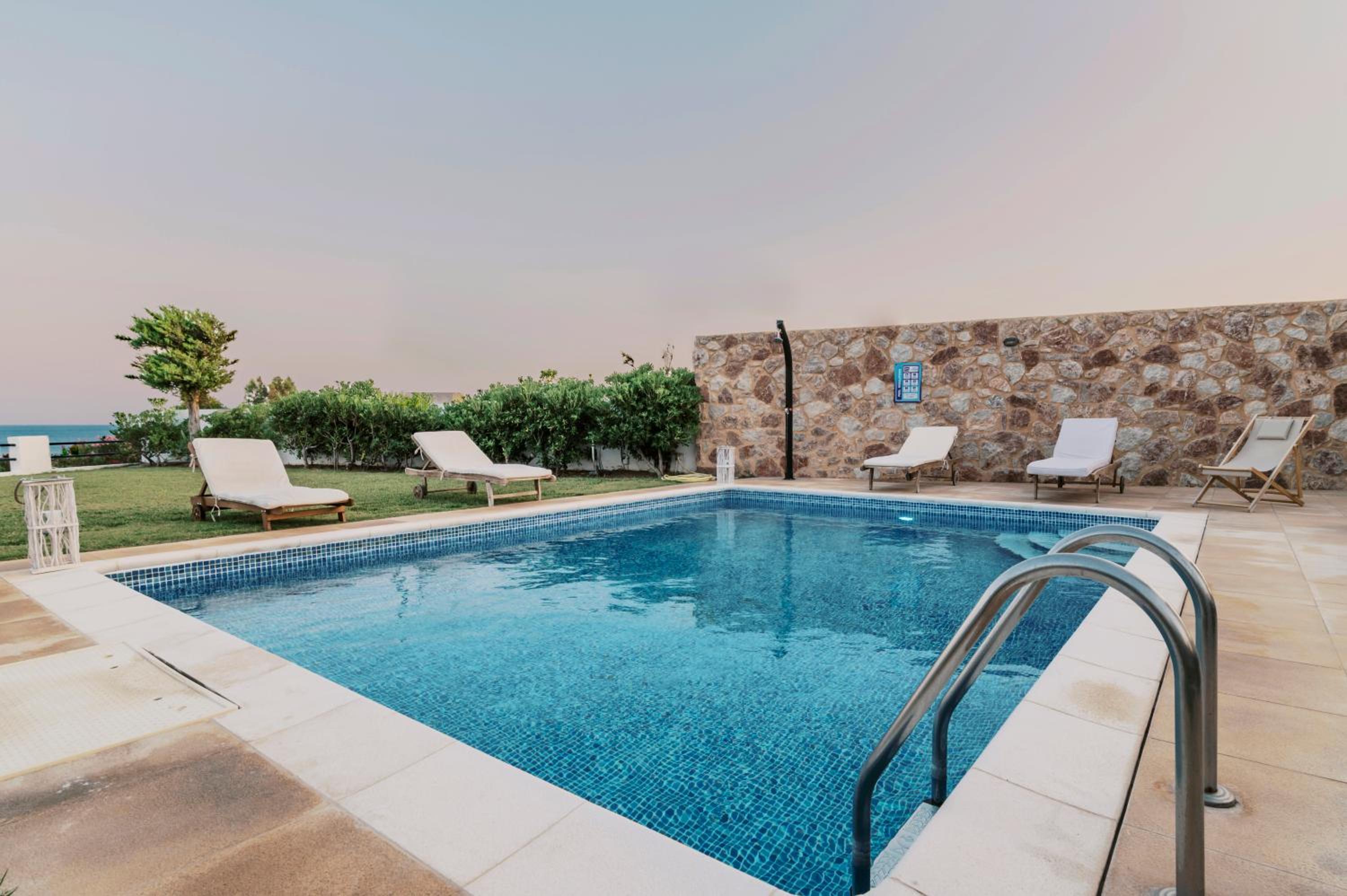 Deep Blue Villa