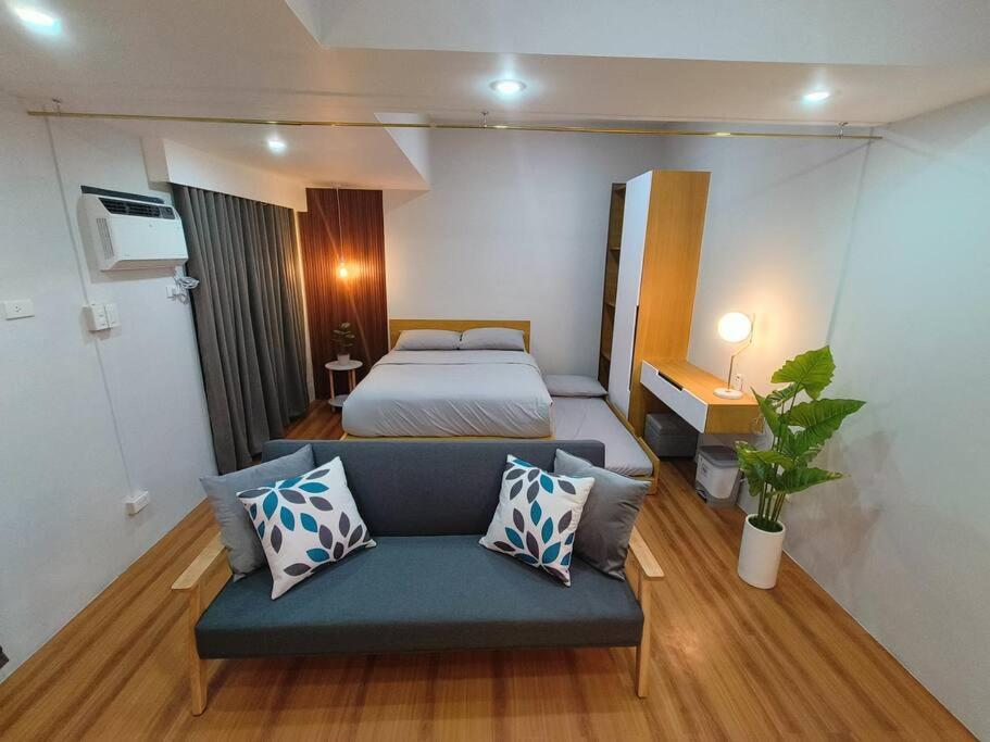 ZSL Elegant Condo LOOP 1 Bedroom Tower 1 view 4