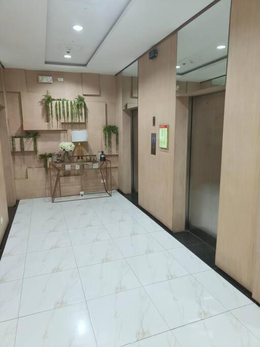 ZSL Elegant Condo LOOP 1 Bedroom Tower 1 view 5
