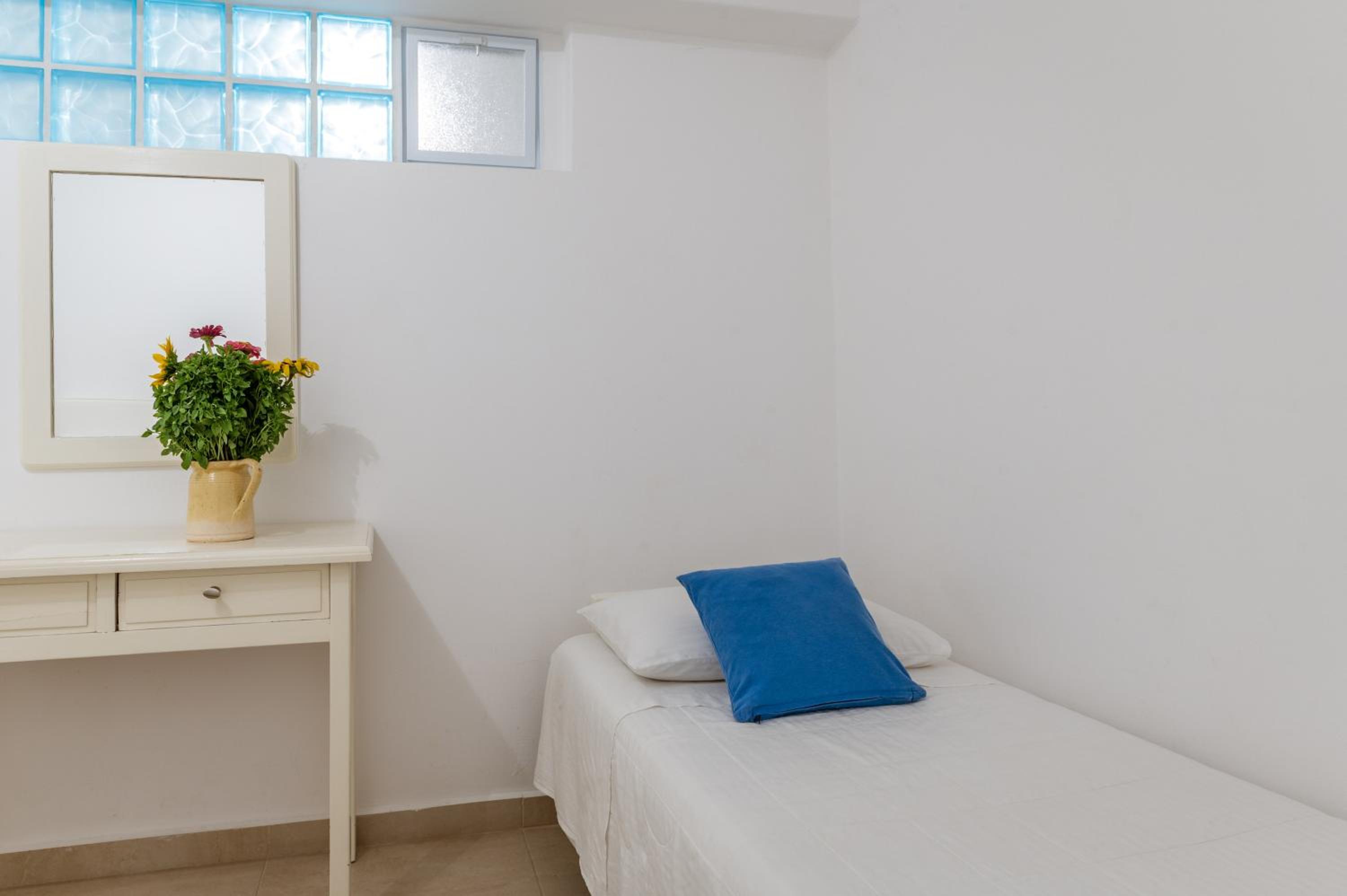 Afroditi Ftelia Yasemi b photo 3