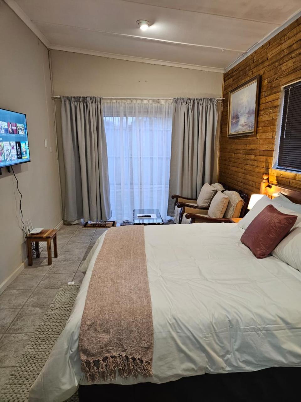 Private Guest Suite with 24hr Electricity, East London view 4