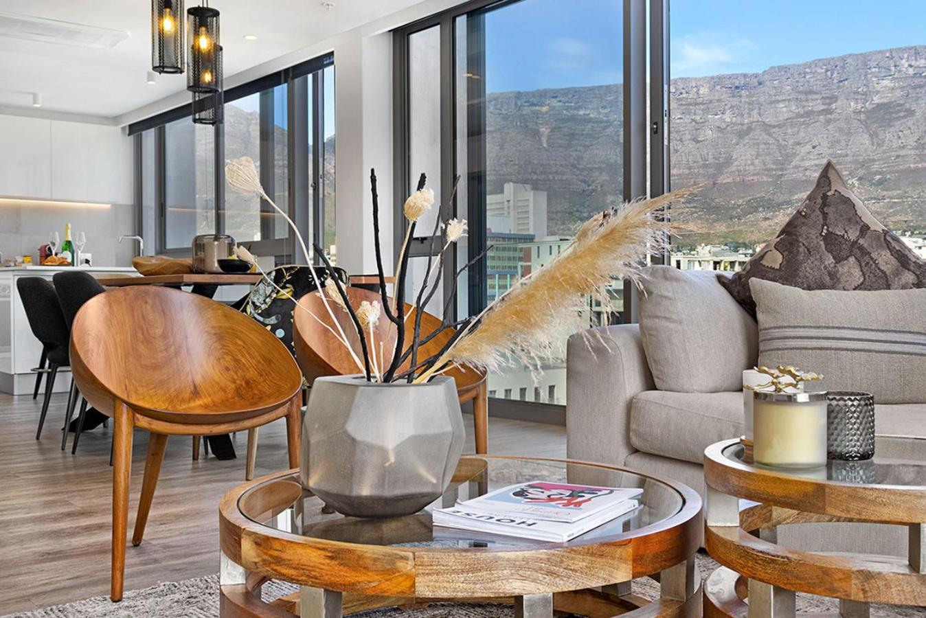 702 on Strand Cape Town - Panoramic Mountain Views view 5