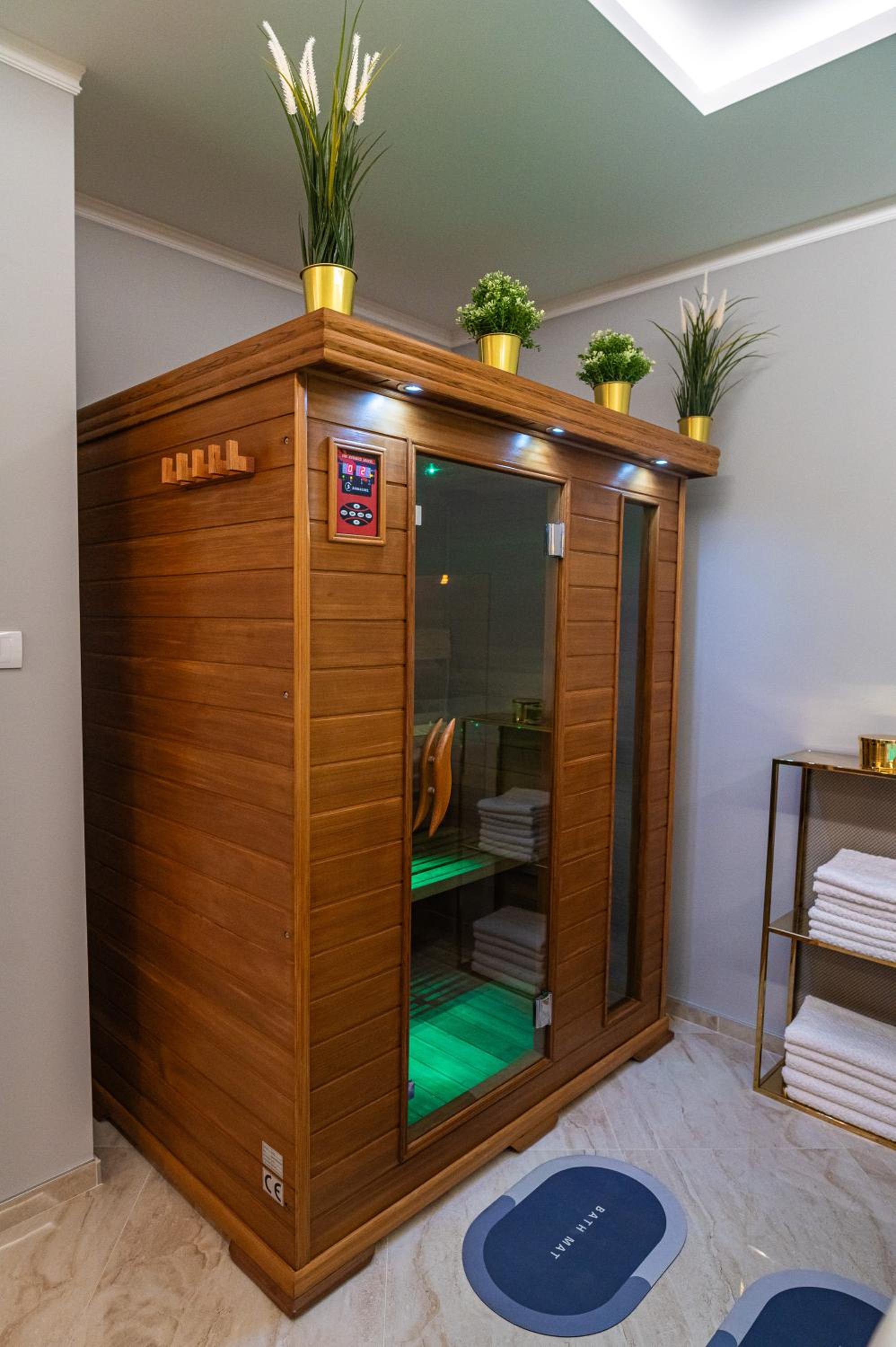 Level 2 Spa Apartman view 5