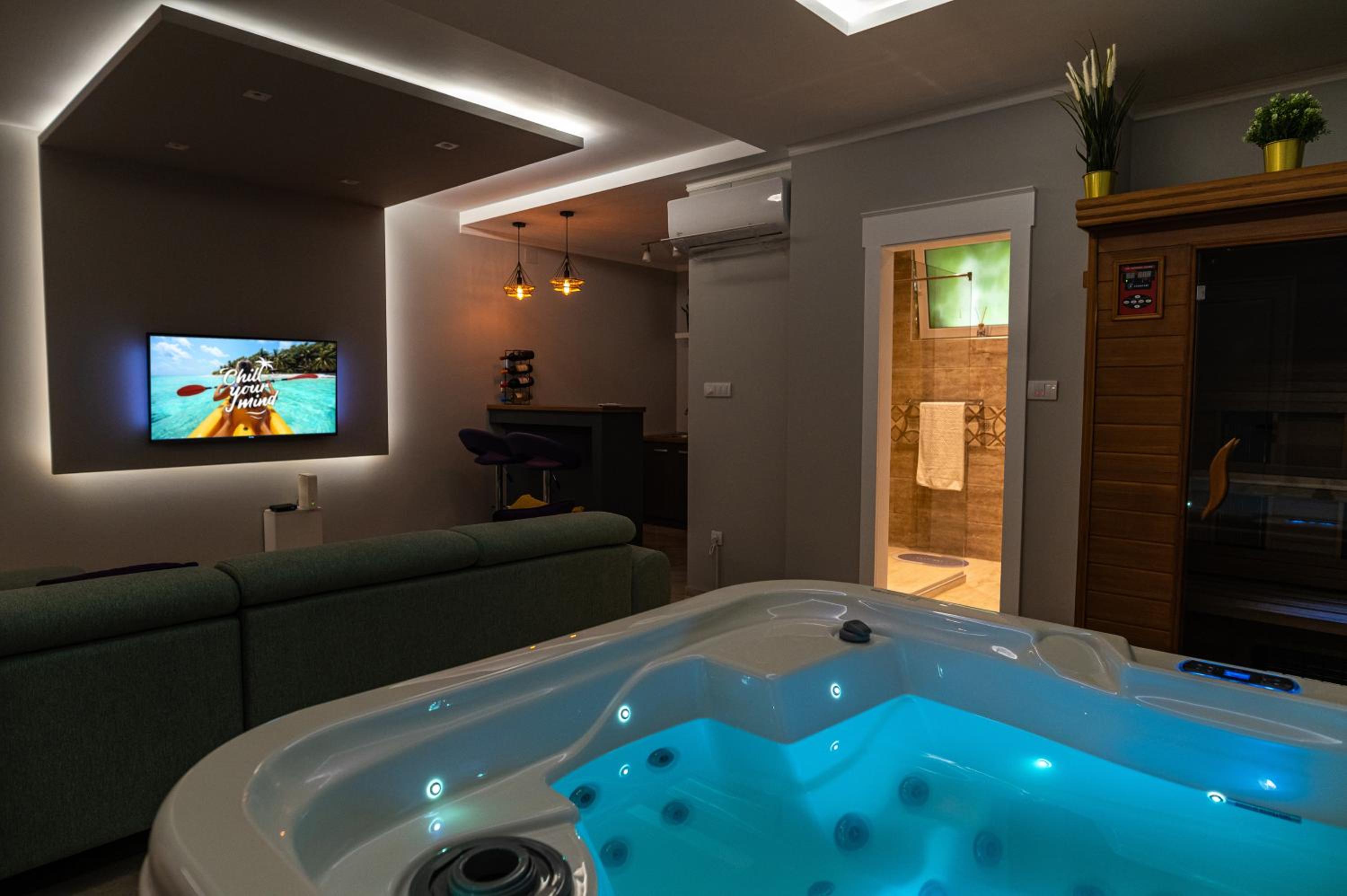 Level 2 Spa Apartman view 2