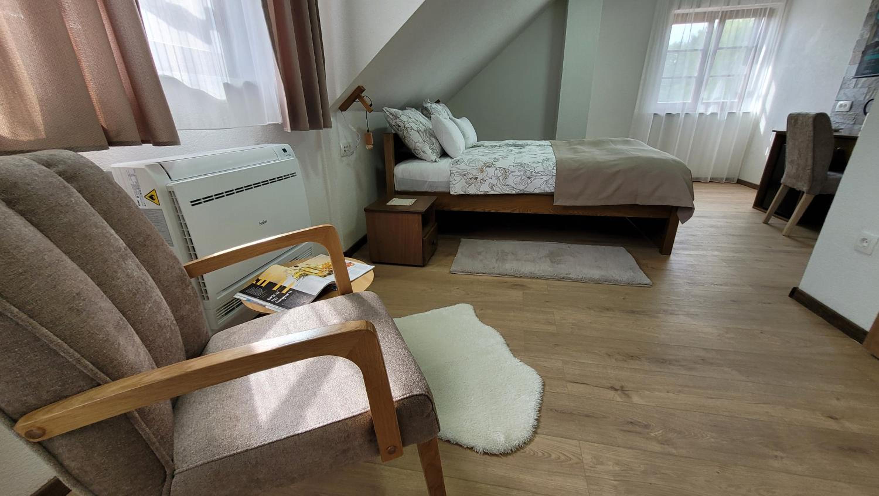 Photo 8