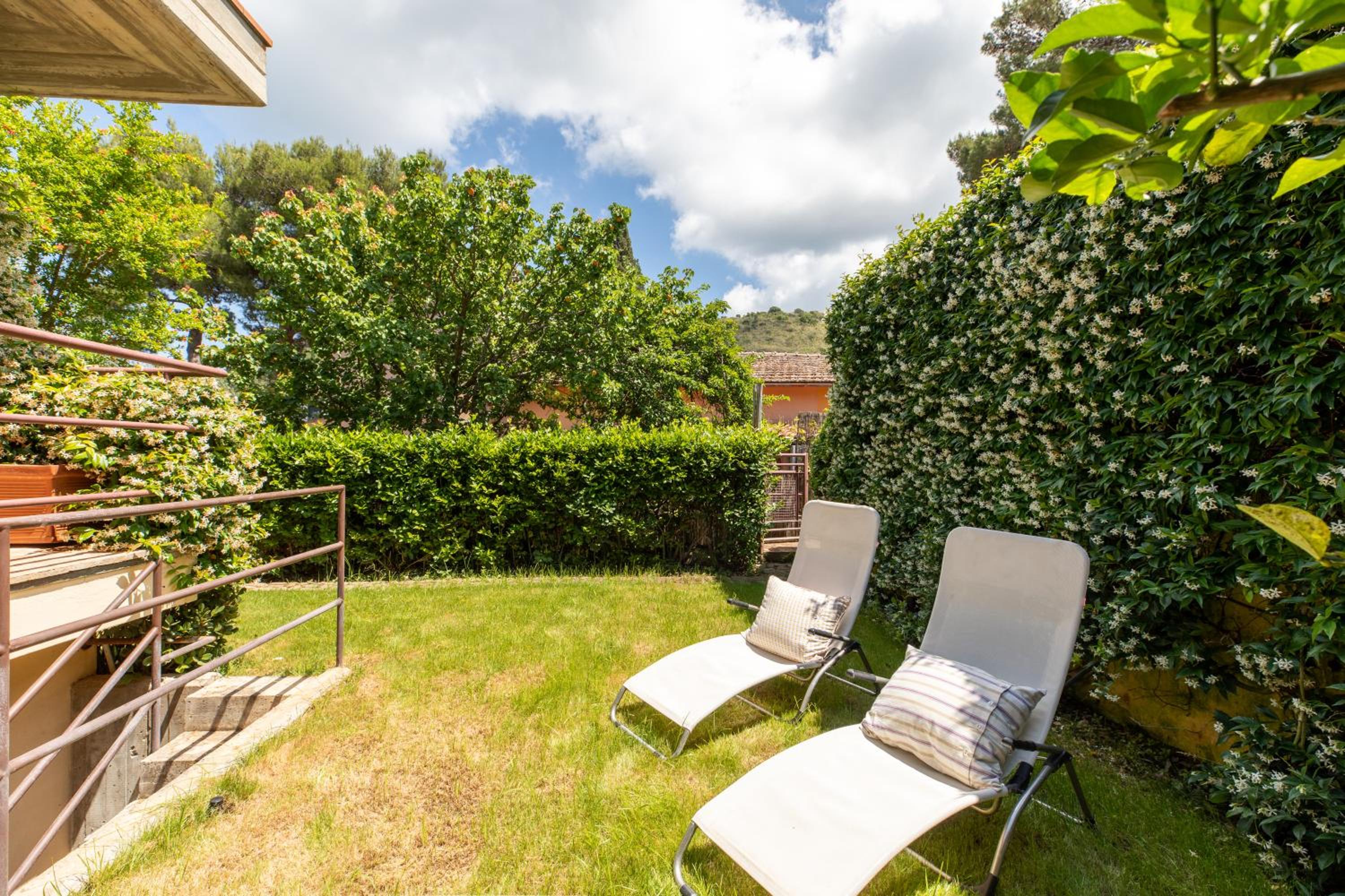 HospitalityRome Beautiful Villa with garden view 4