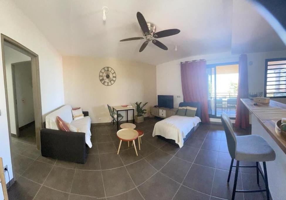 "Le Lagon" T2 Saint Gilles les Bains calme, terrasse, piscine, plage view 2